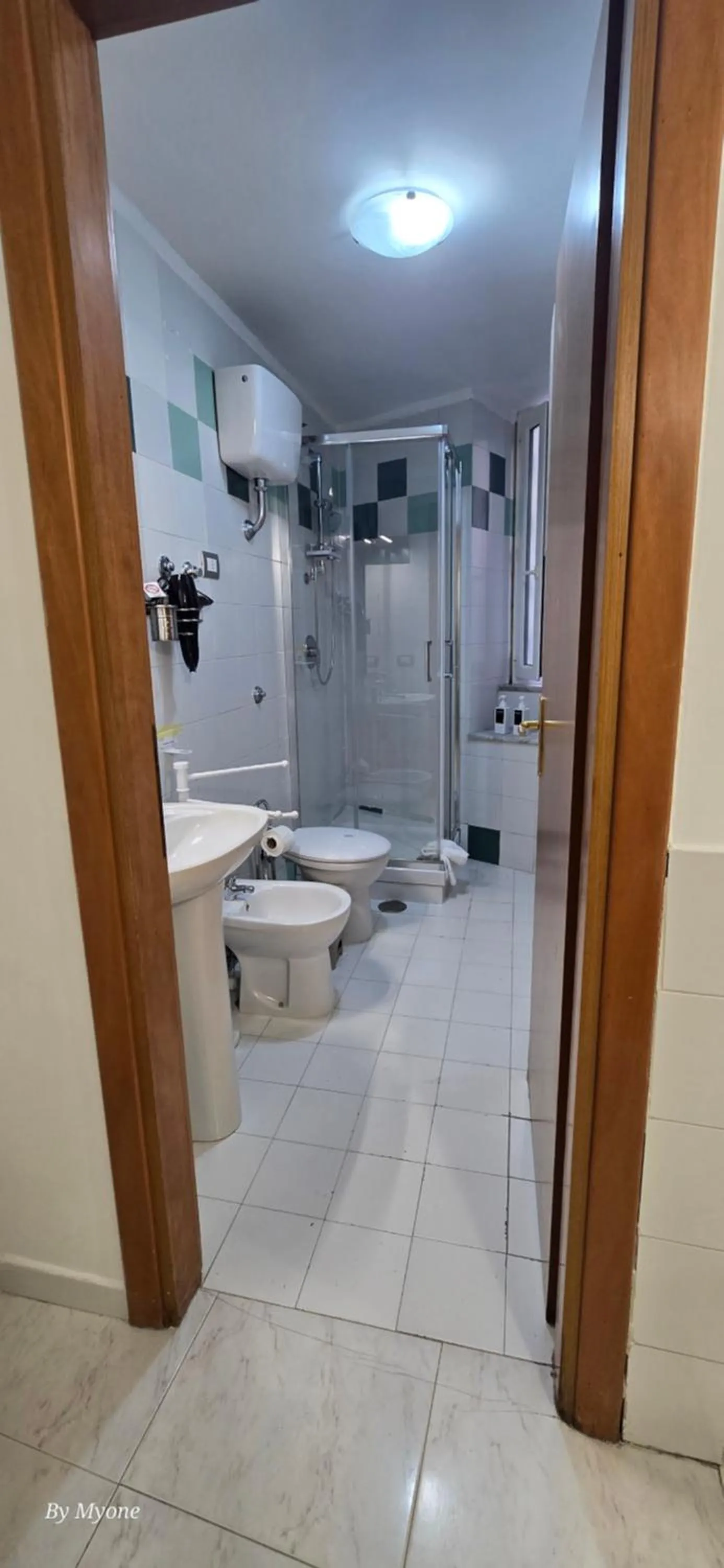 Shower in Appartamenti La Dimora di Parthenope Centro Storico