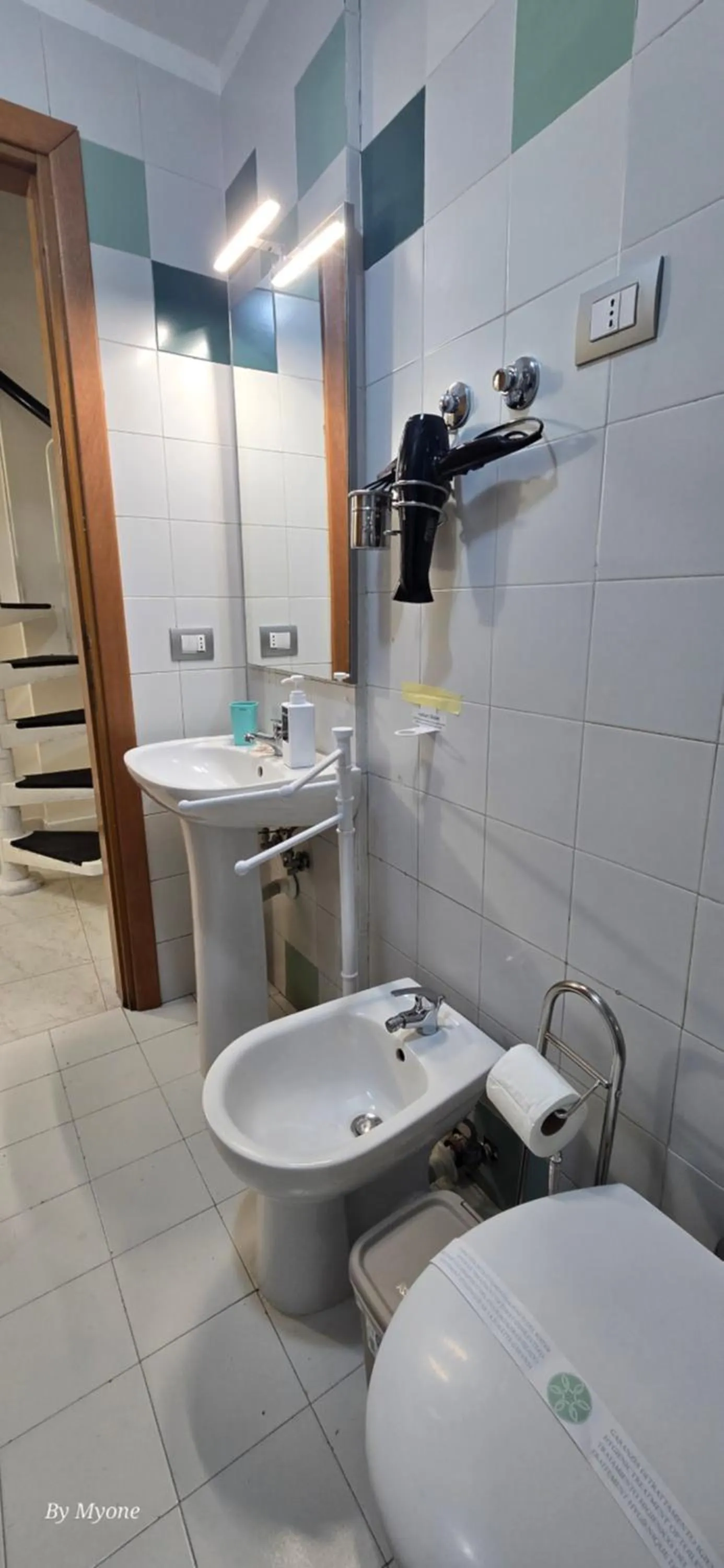 Shower in Appartamenti La Dimora di Parthenope Centro Storico