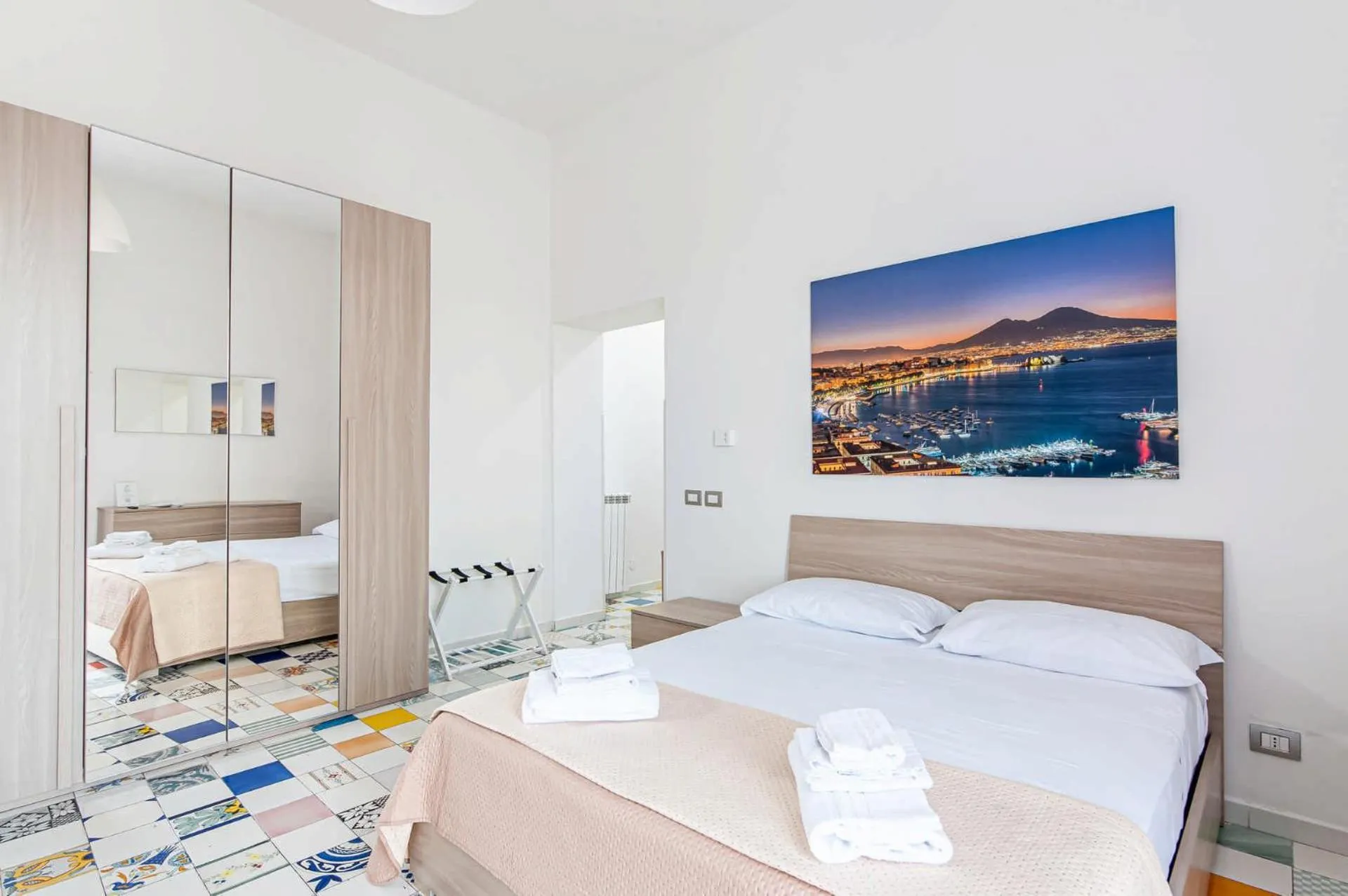 Bed in Appartamenti La Dimora di Parthenope Centro Storico