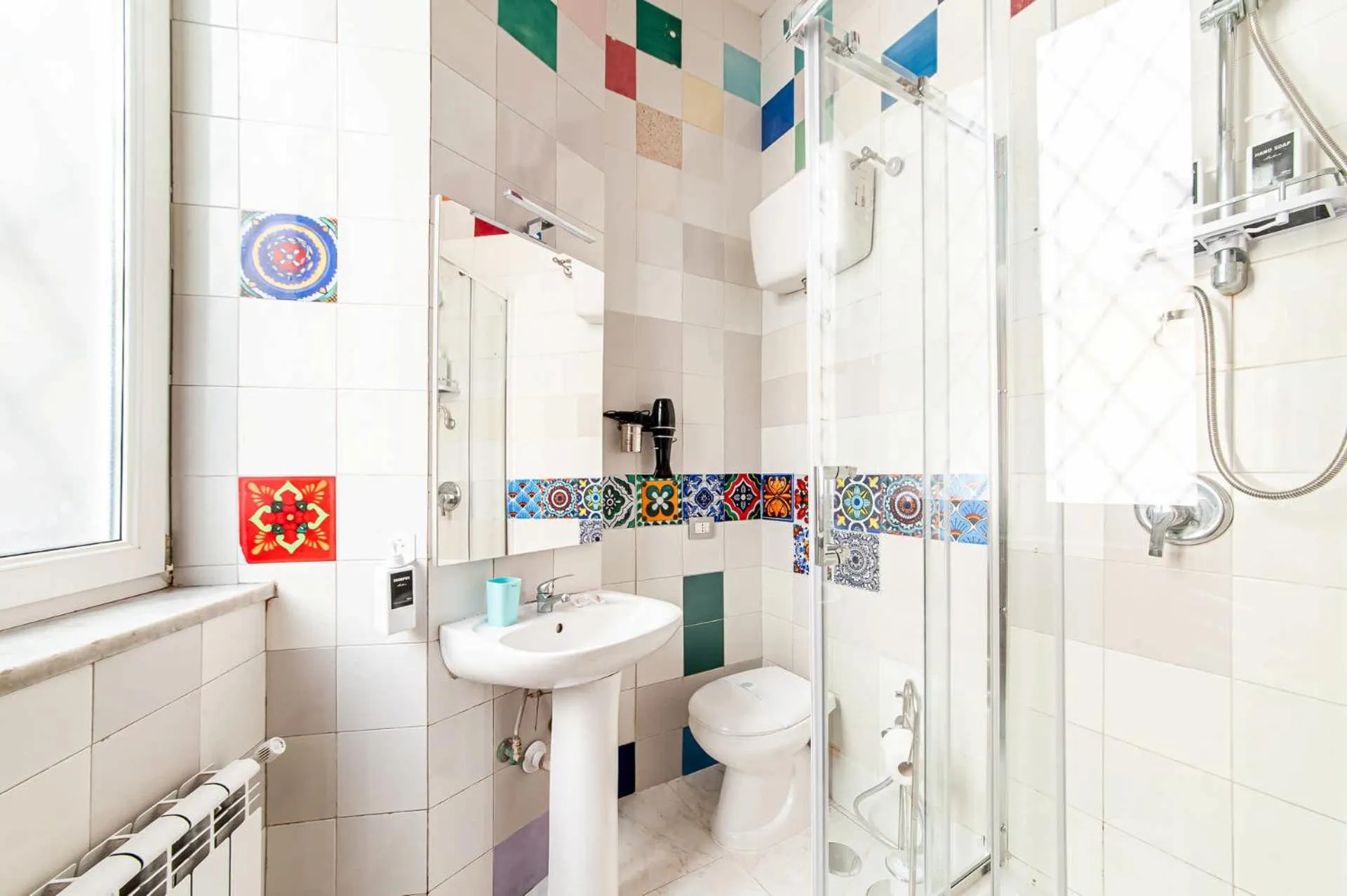 Shower in Appartamenti La Dimora di Parthenope Centro Storico