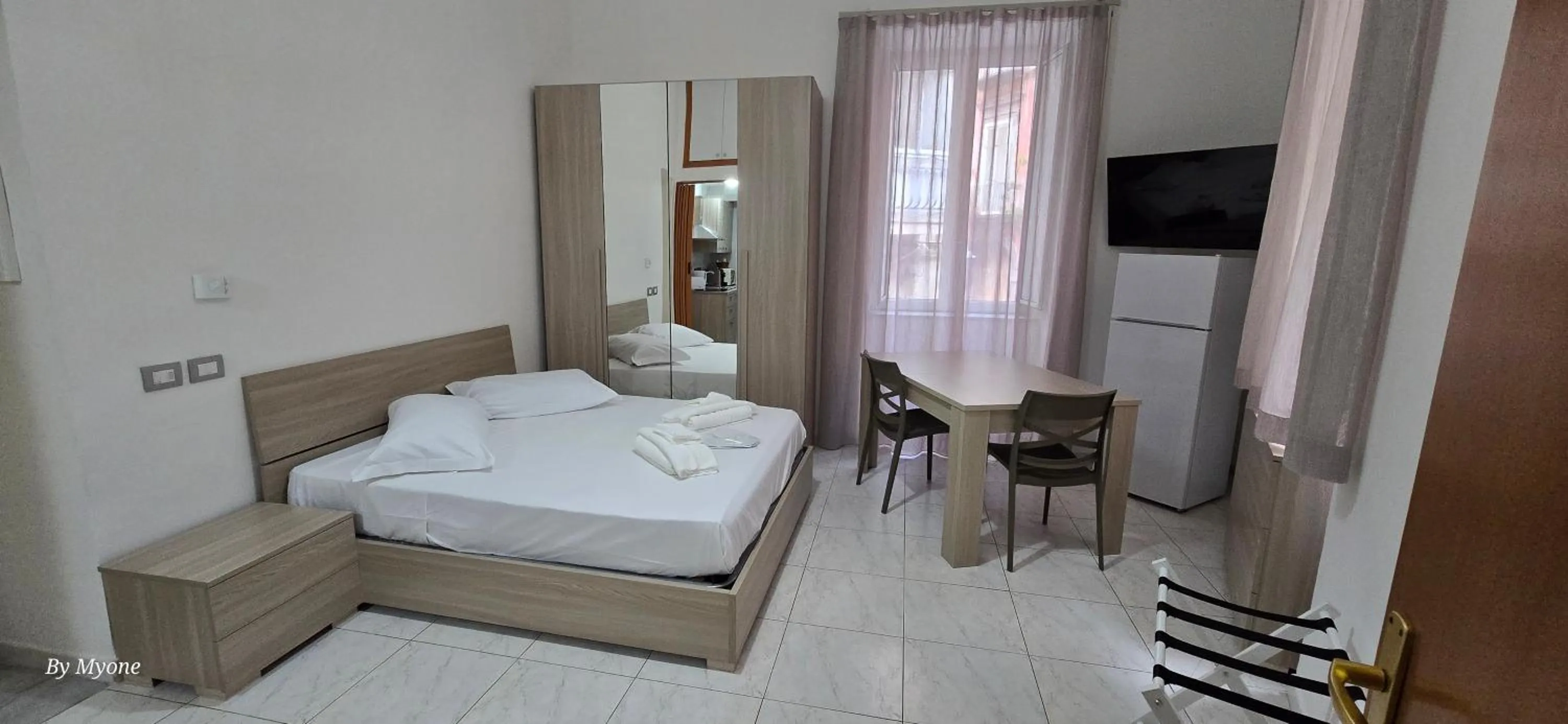 Communal lounge/ TV room, Bed in Appartamenti La Dimora di Parthenope Centro Storico