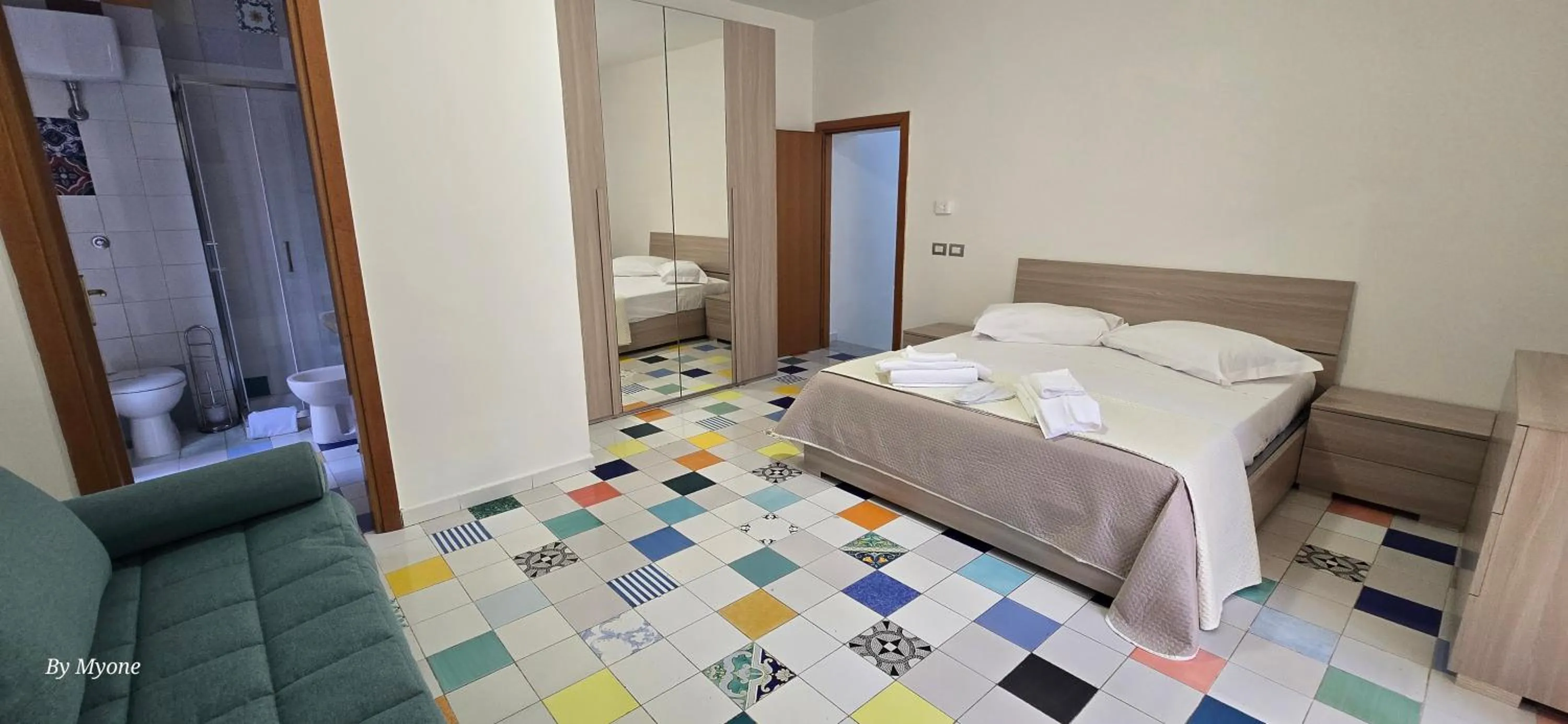 Bed in Appartamenti La Dimora di Parthenope Centro Storico