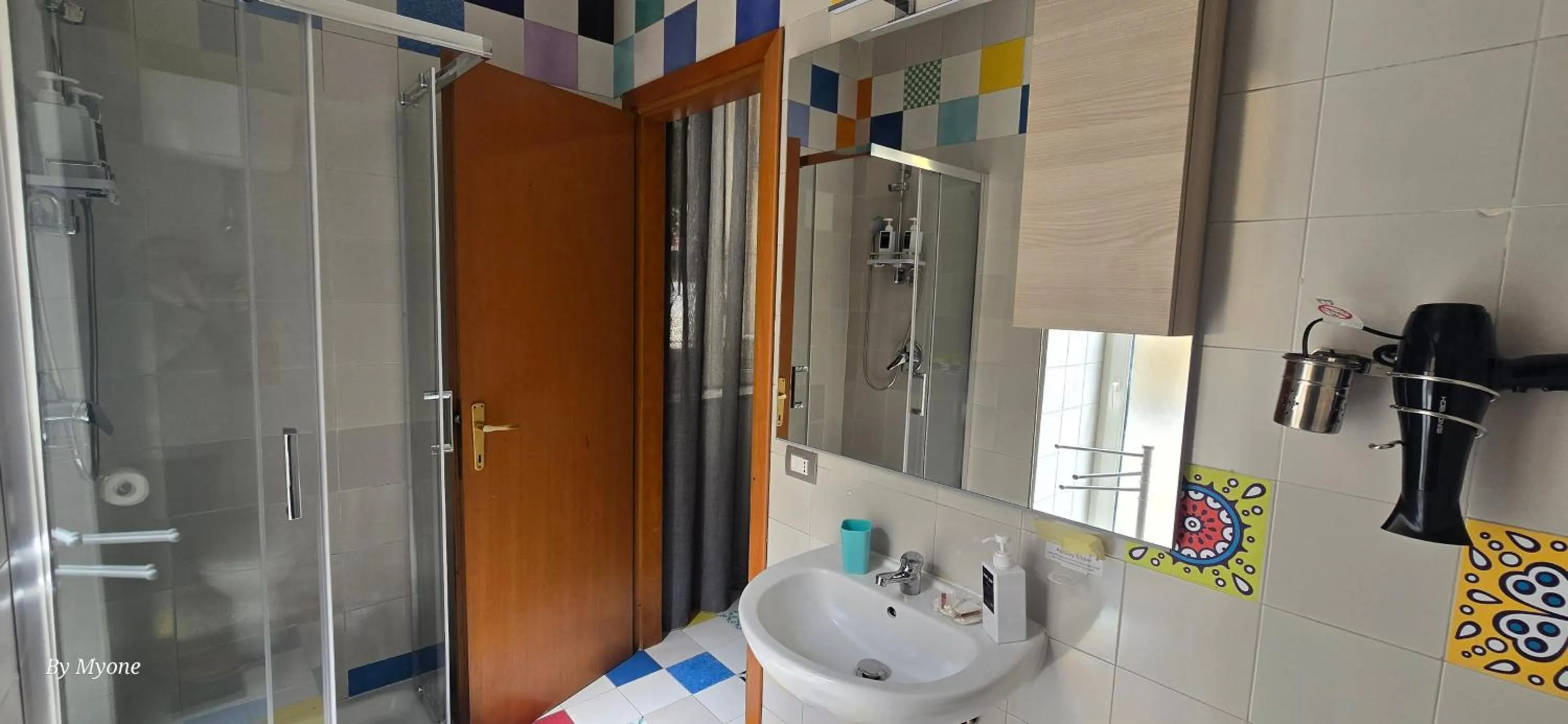 Shower in Appartamenti La Dimora di Parthenope Centro Storico