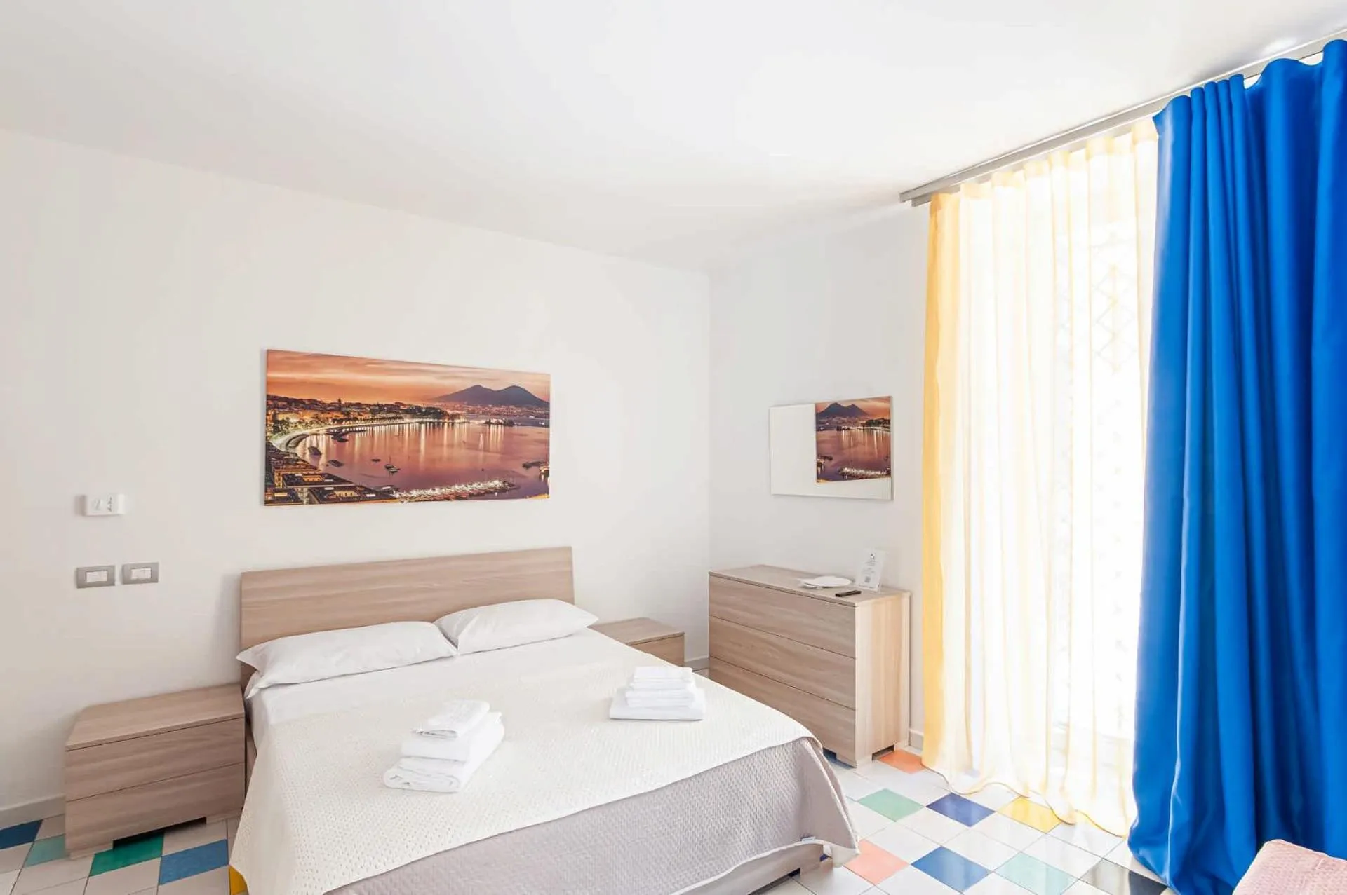 Bed in Appartamenti La Dimora di Parthenope Centro Storico