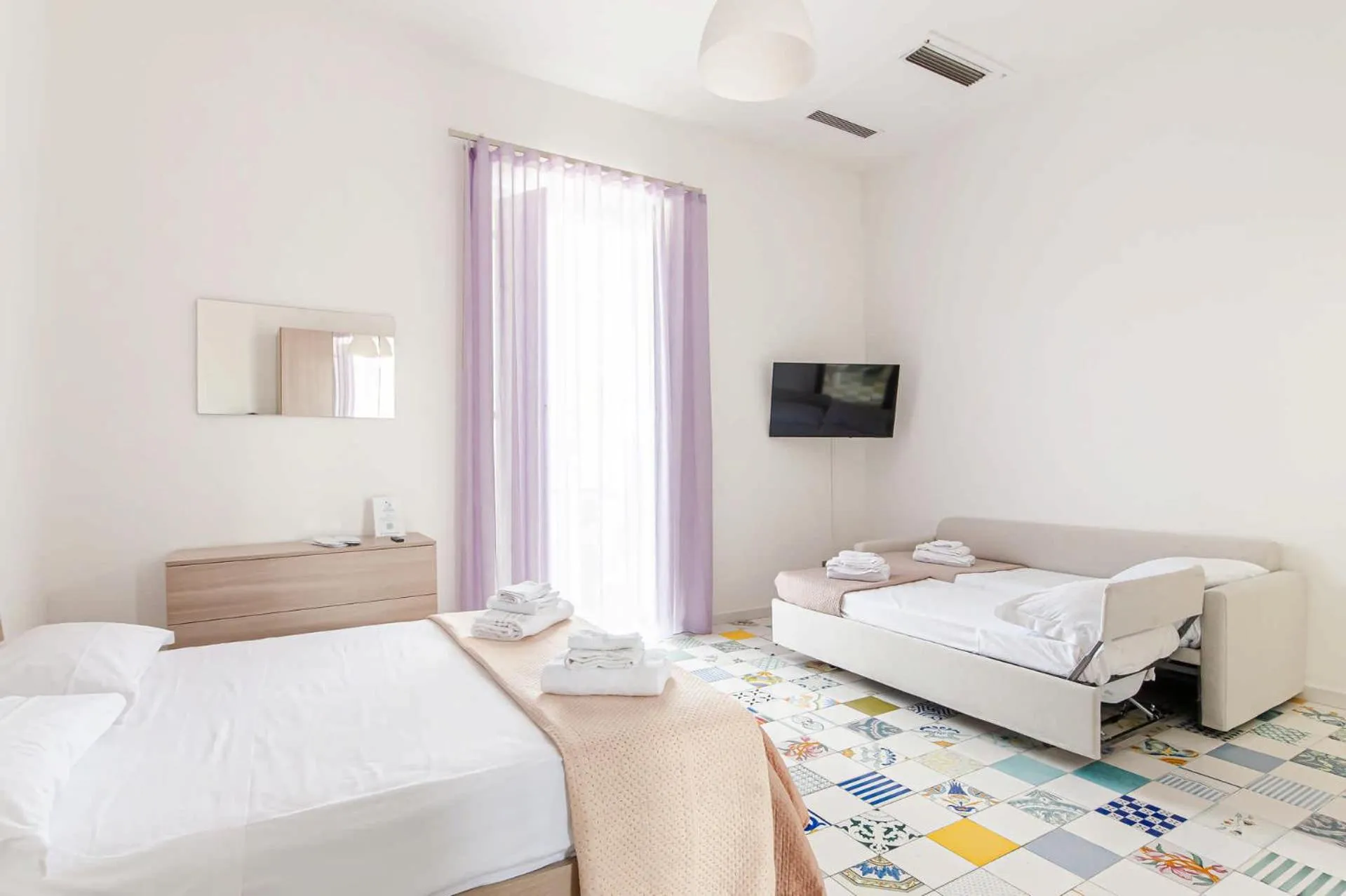 Bed in Appartamenti La Dimora di Parthenope Centro Storico