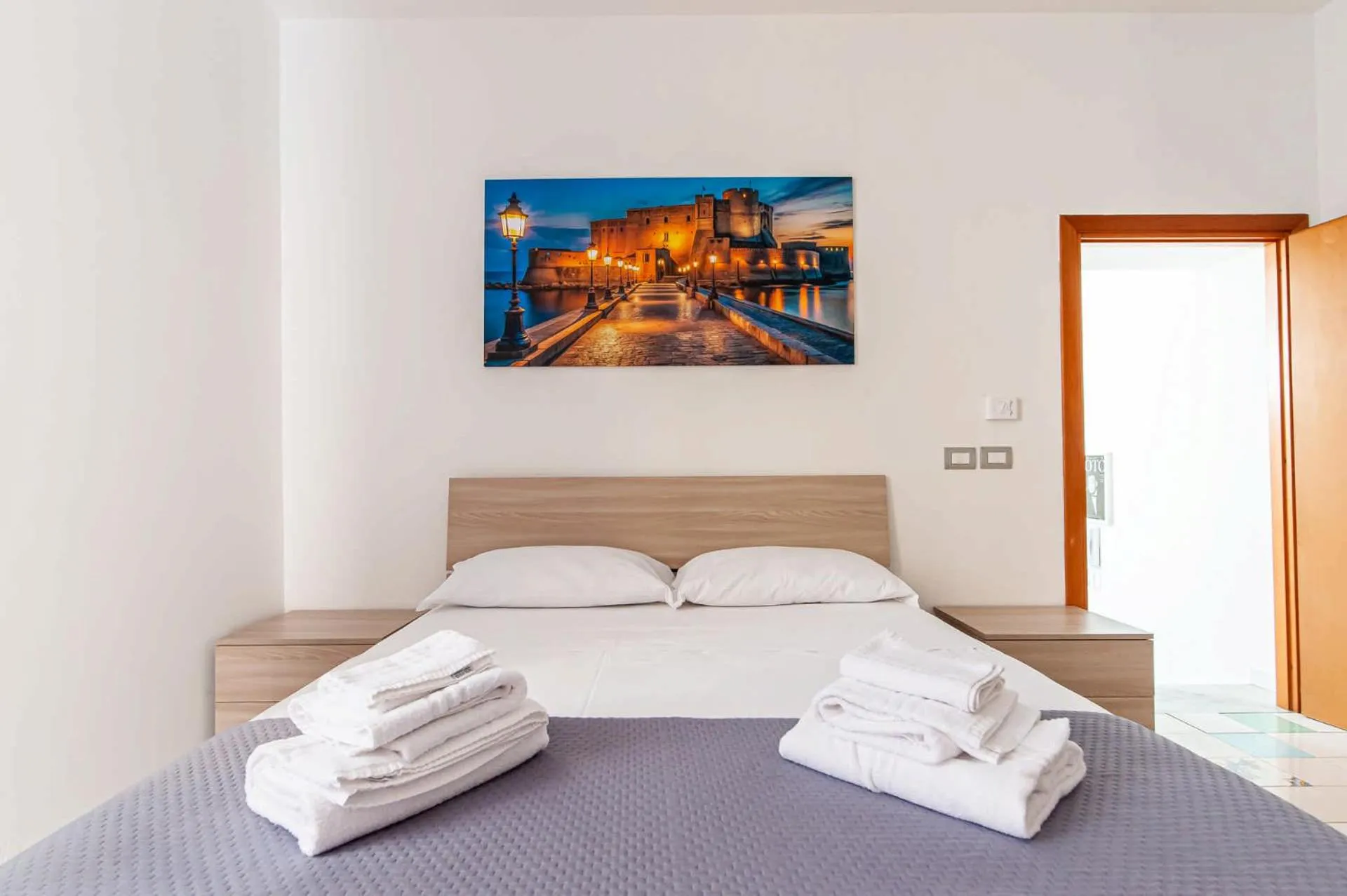 Bed in Appartamenti La Dimora di Parthenope Centro Storico