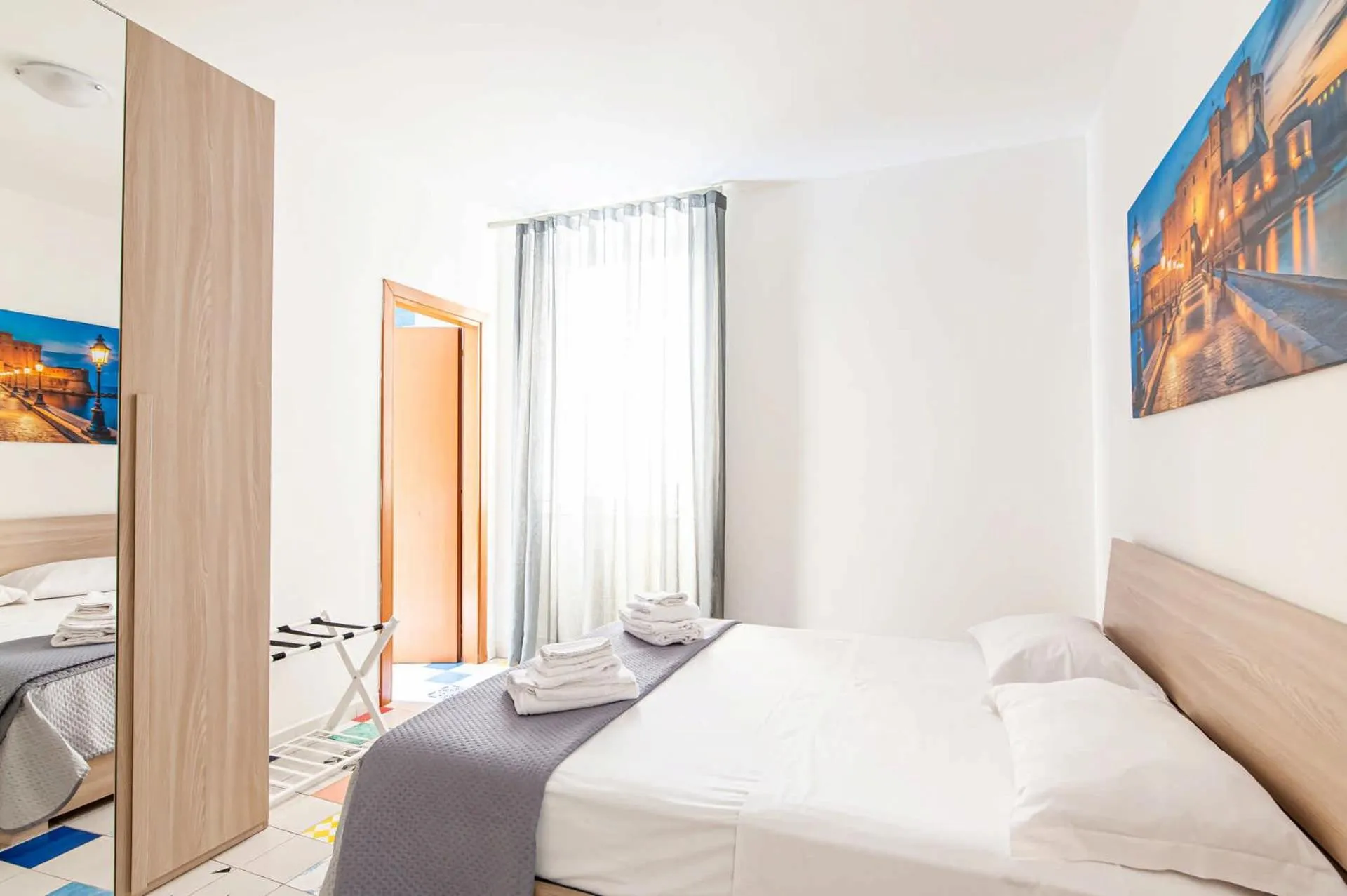 Bed in Appartamenti La Dimora di Parthenope Centro Storico