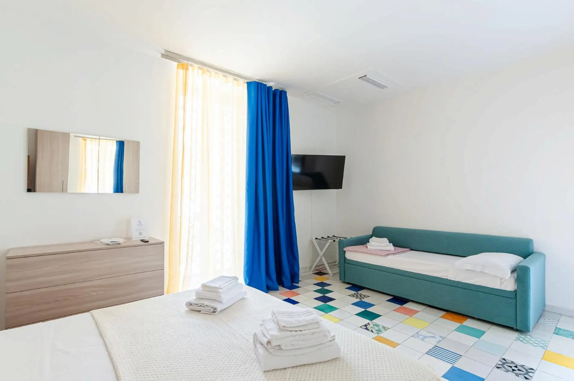 Bed in Appartamenti La Dimora di Parthenope Centro Storico