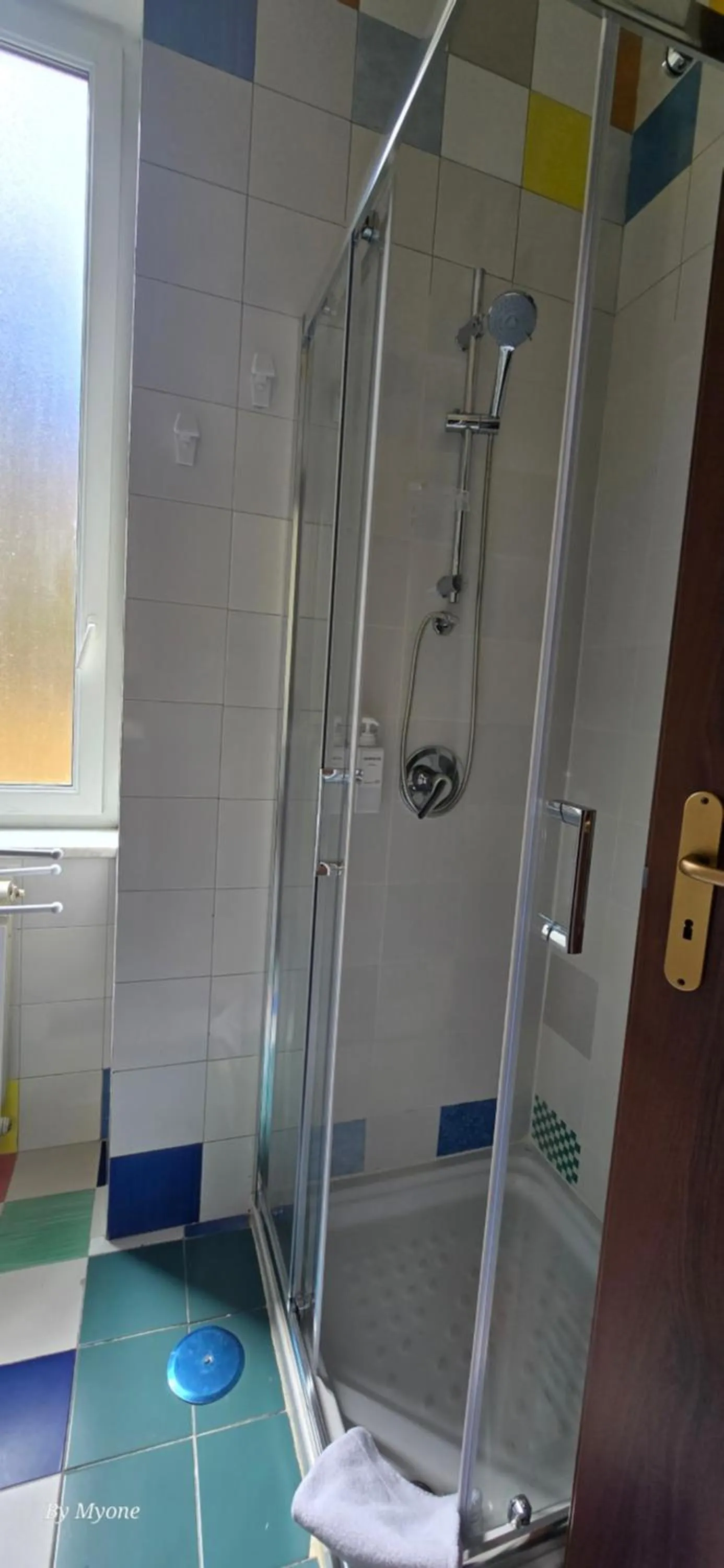 Shower in Appartamenti La Dimora di Parthenope Centro Storico