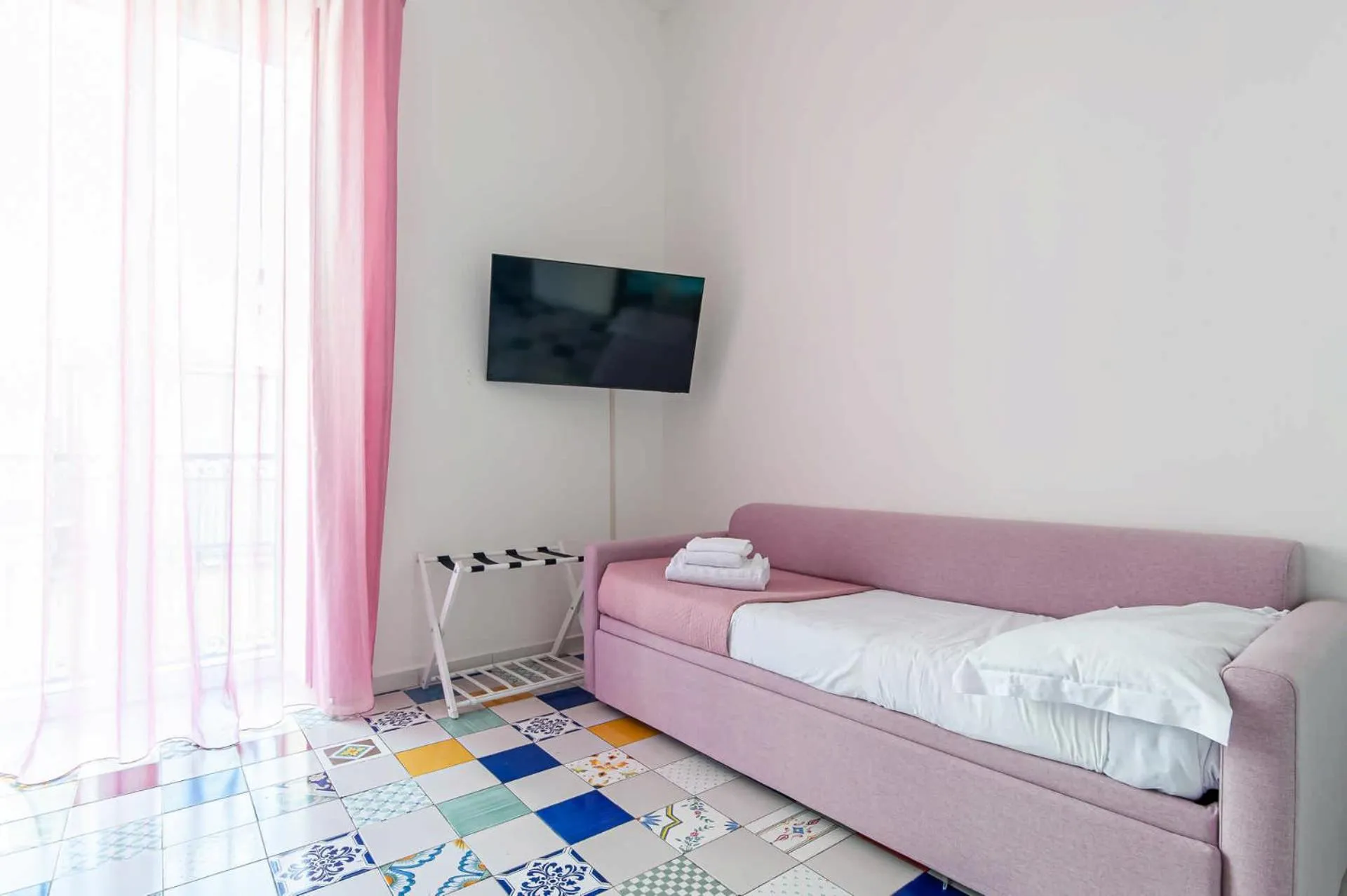 Bed in Appartamenti La Dimora di Parthenope Centro Storico