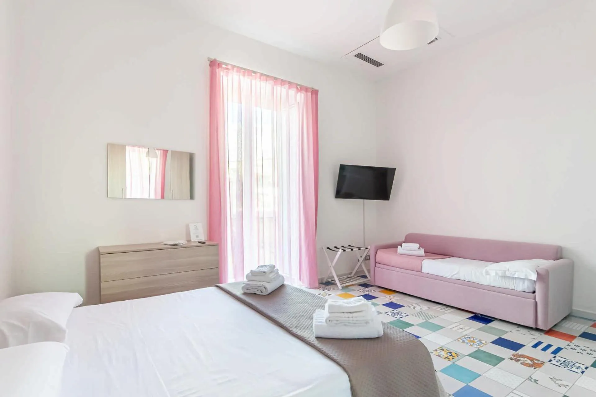 Bed in Appartamenti La Dimora di Parthenope Centro Storico