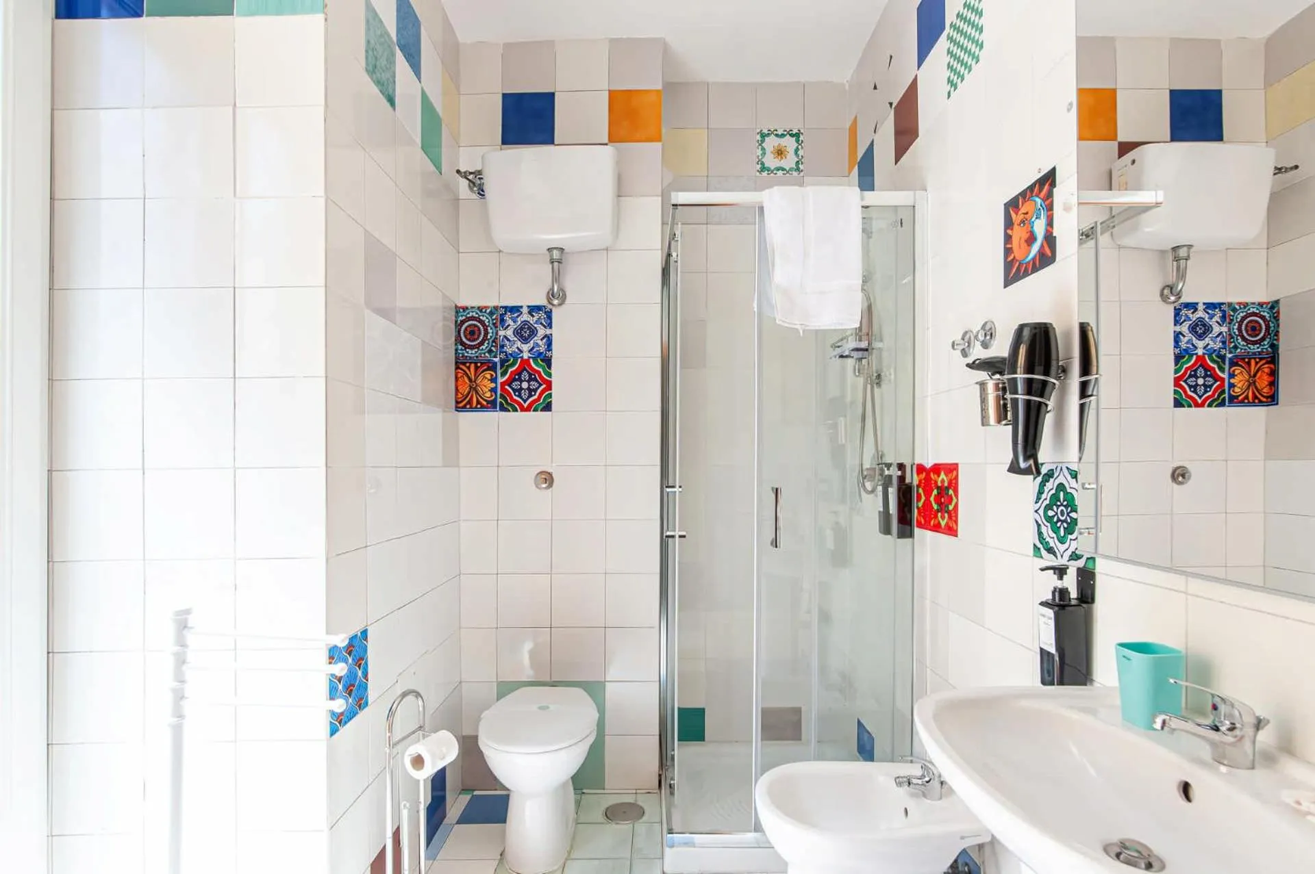 Shower in Appartamenti La Dimora di Parthenope Centro Storico