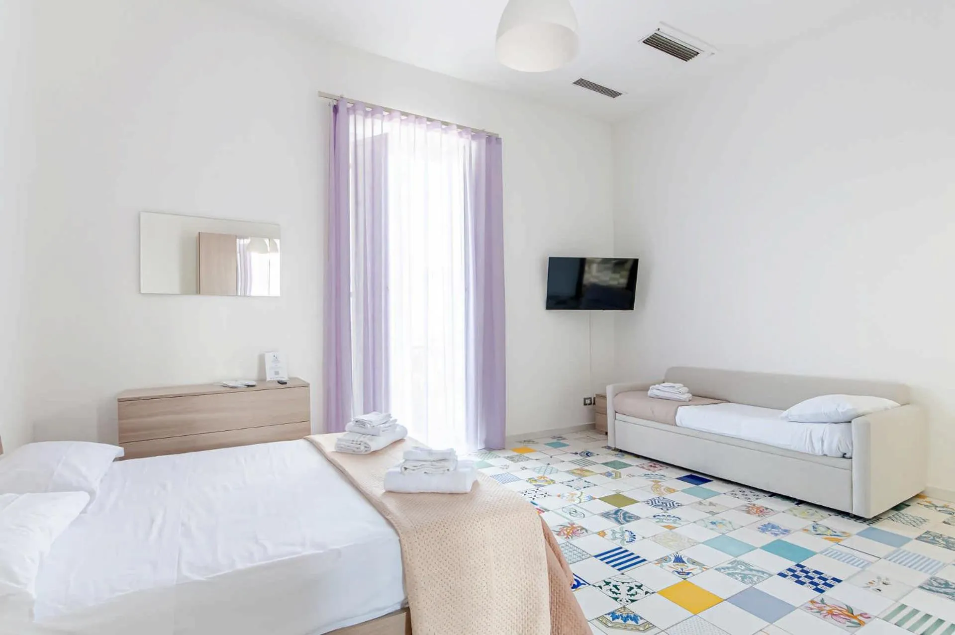 Bed in Appartamenti La Dimora di Parthenope Centro Storico