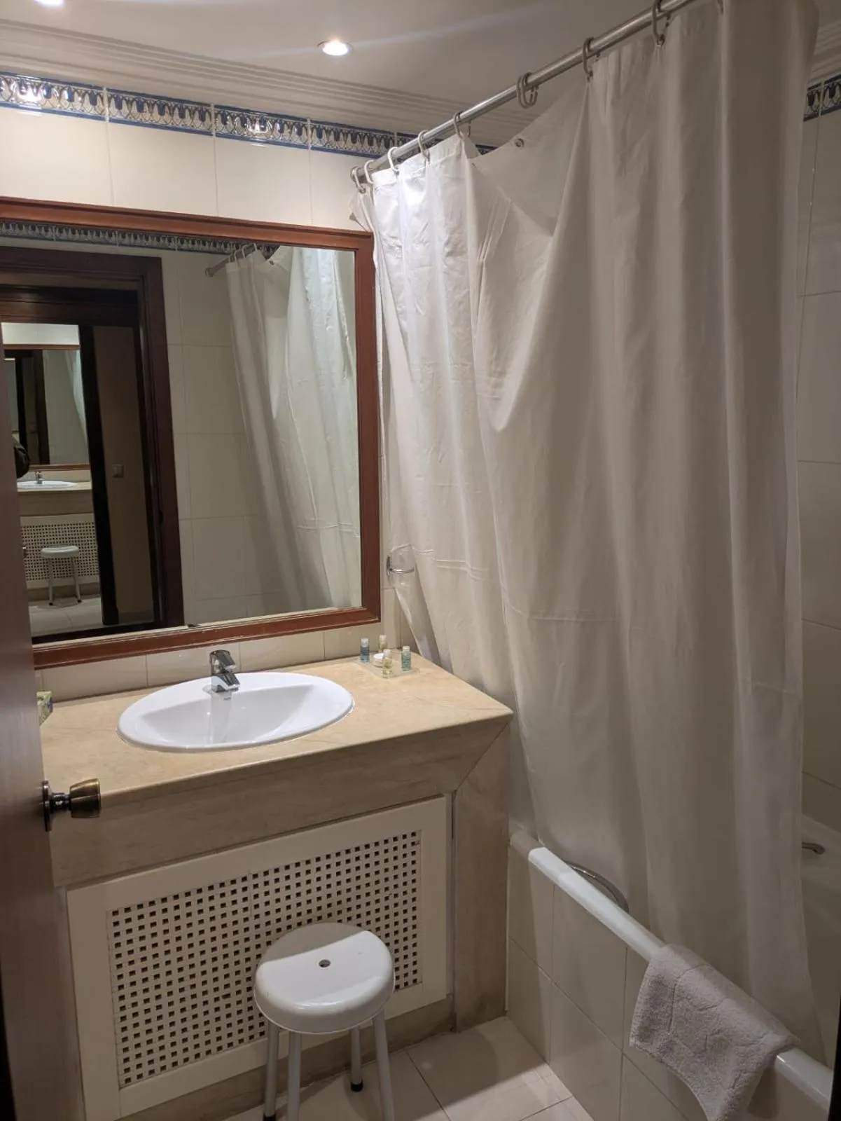 Bathroom in Hôtel LE CONSUL