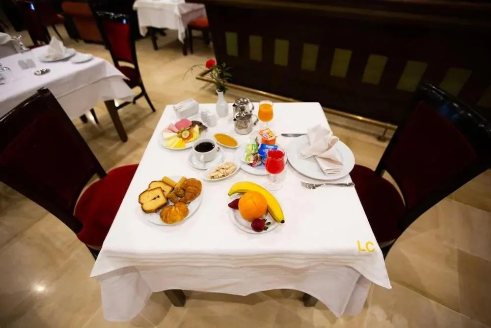 Breakfast in Hôtel LE CONSUL