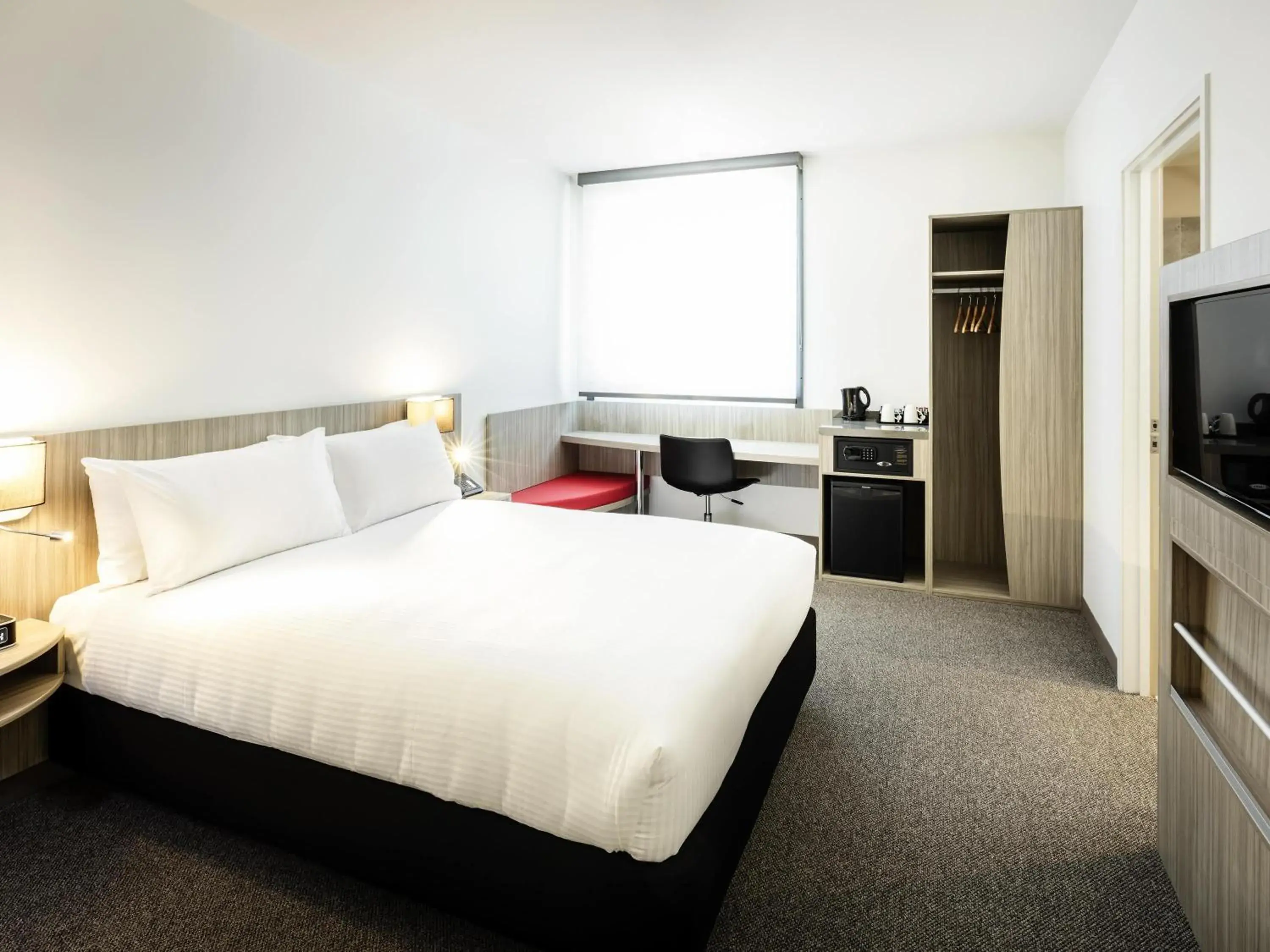 Standard King Room in Ibis Mackay Standard King Room in Ibis Mackay