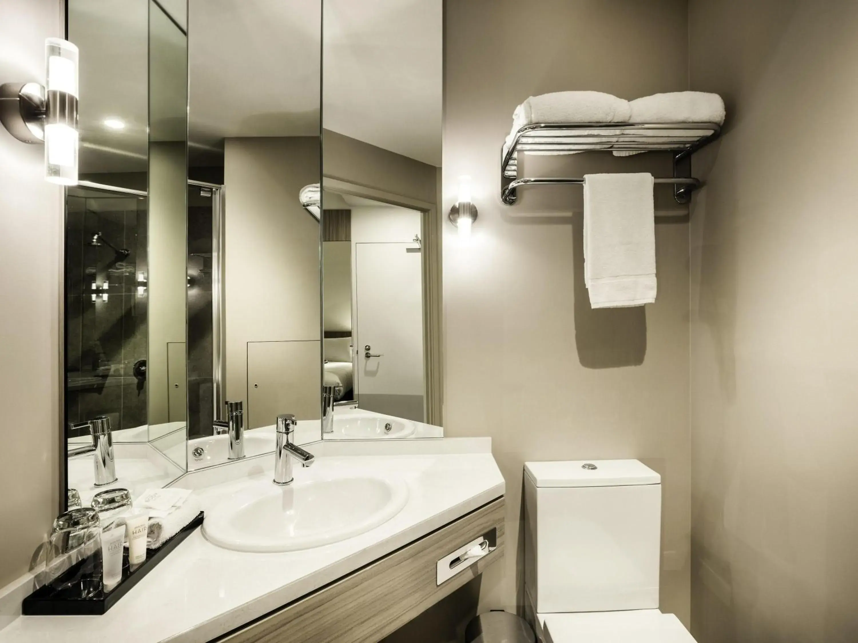 Standard Queen Room in Ibis Mackay Standard Queen Room in Ibis Mackay