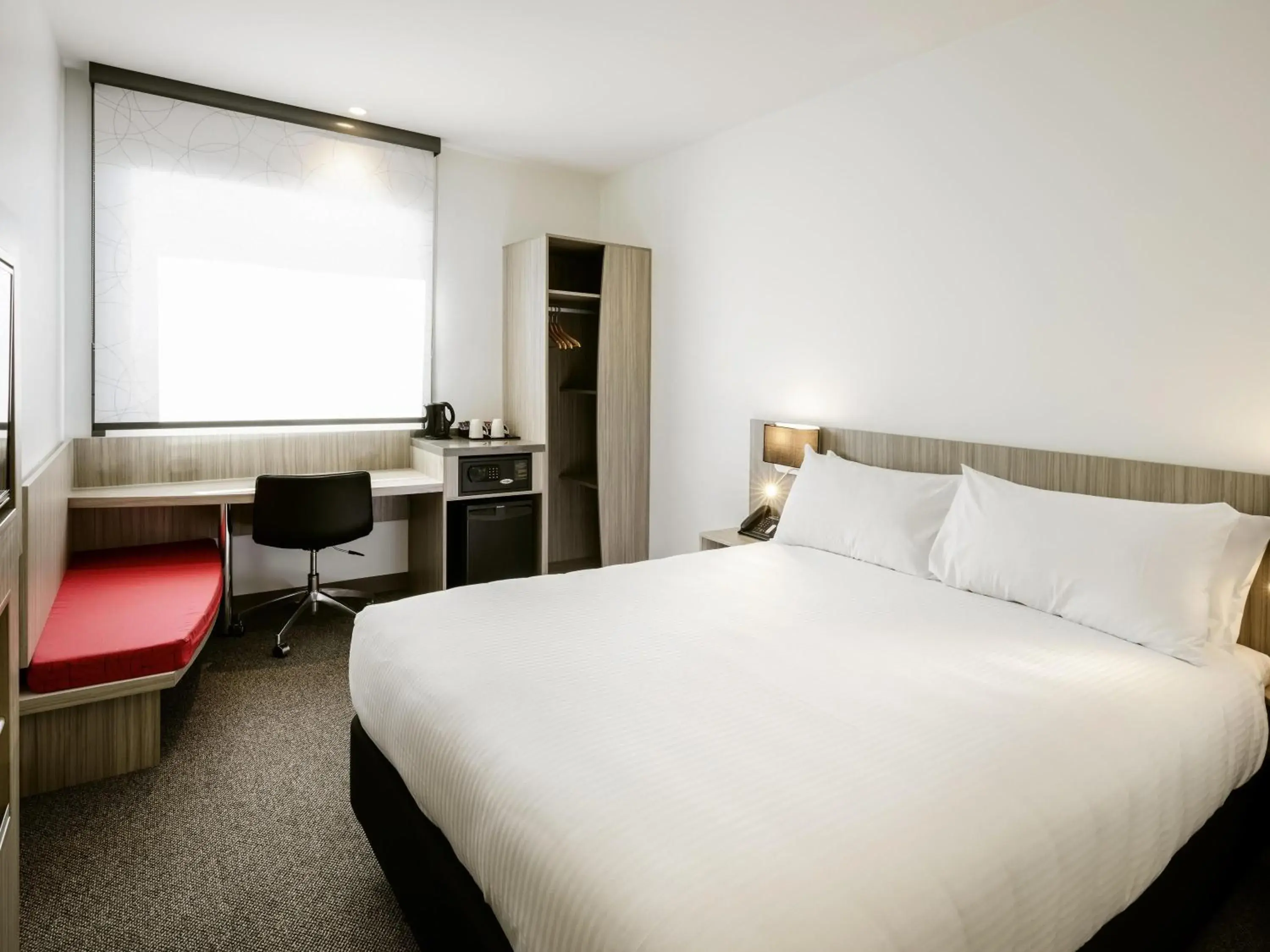 Standard Queen Room in Ibis Mackay Standard Queen Room in Ibis Mackay