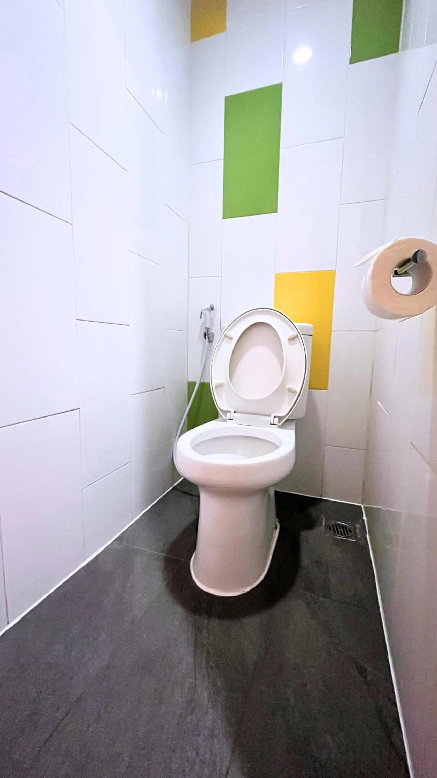 Toilet in Ibis Budget Jakarta Airport