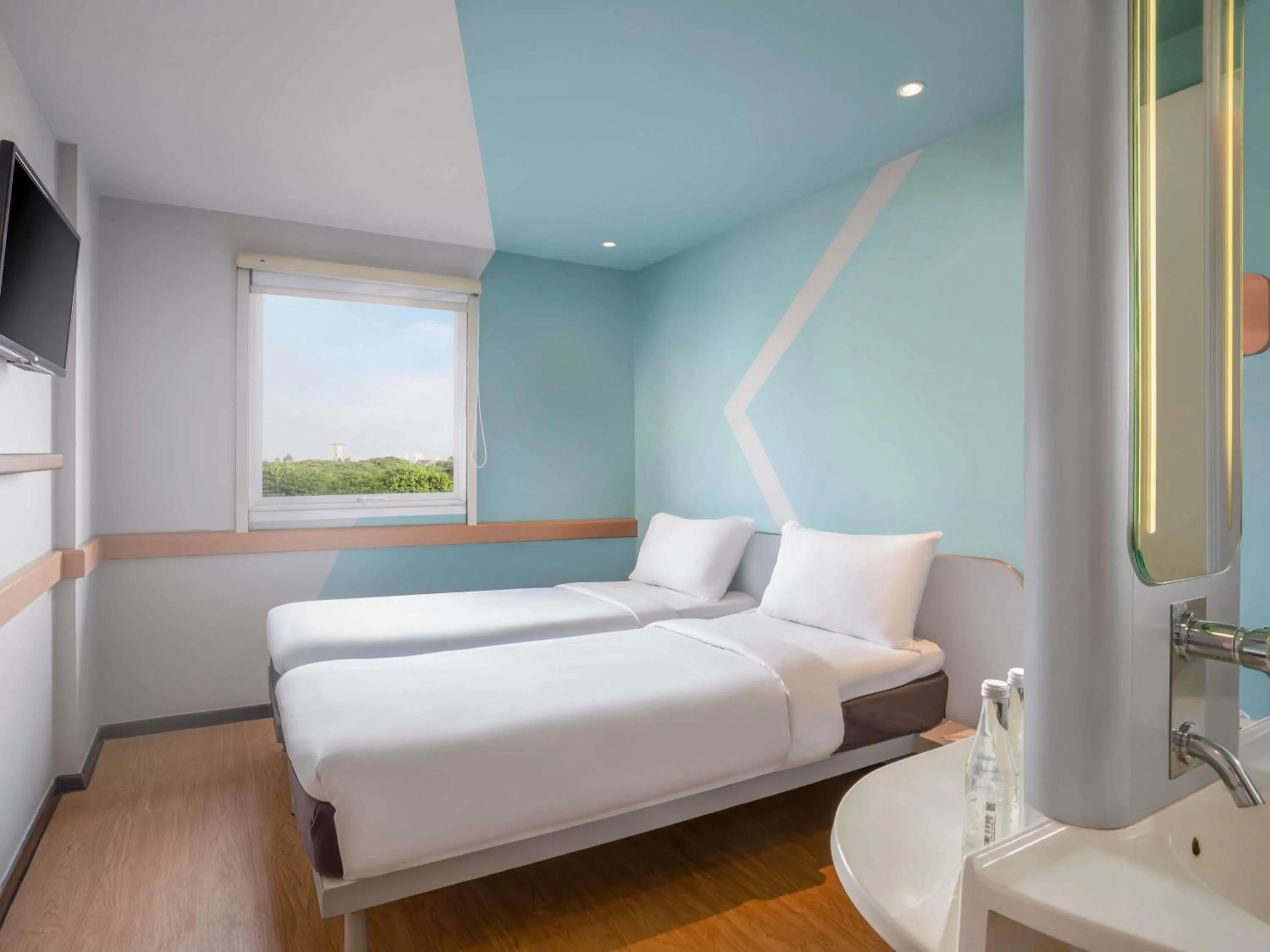 Bedroom, Bed in Ibis Budget Jakarta Airport