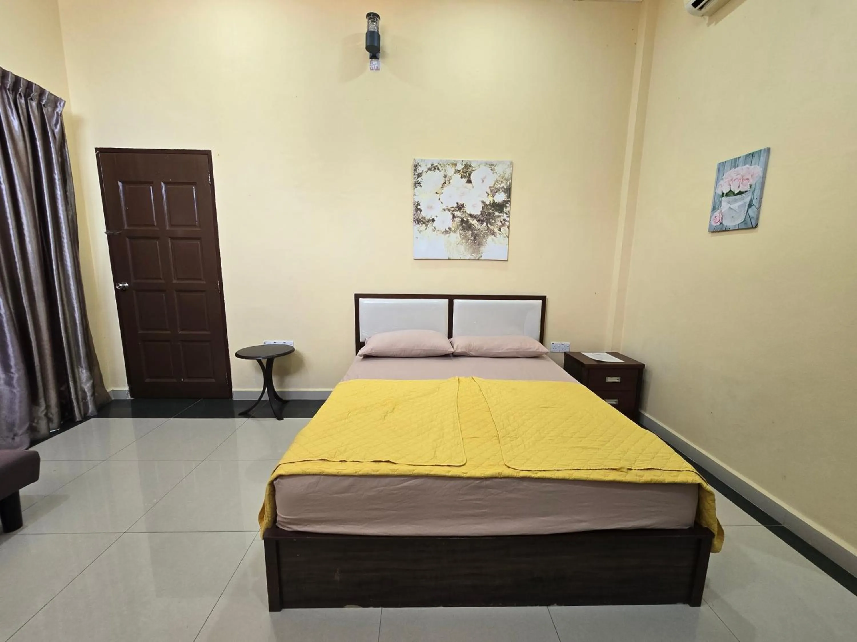 Bedroom in Hotel O Villa Impiana