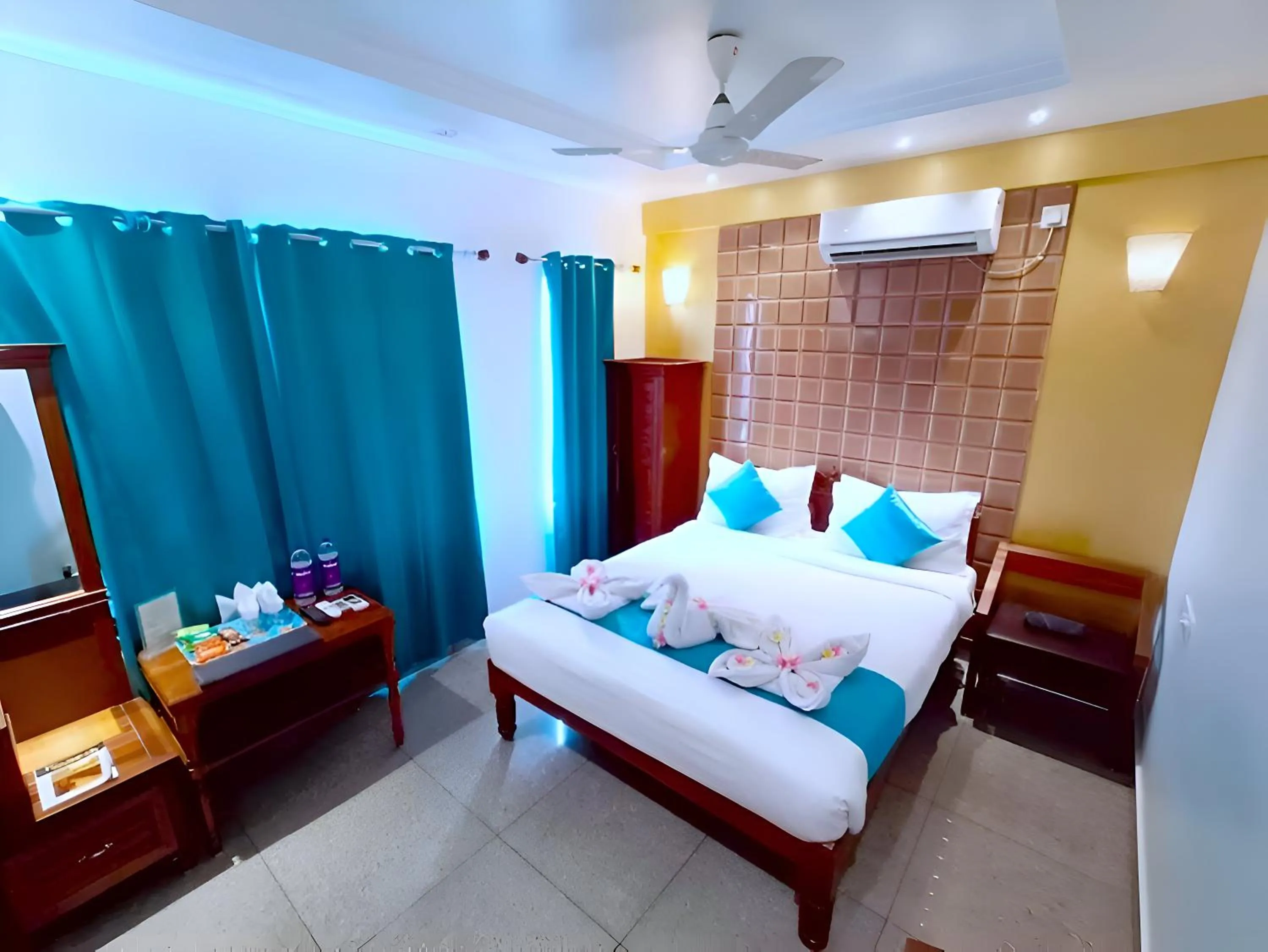 Bed in Le Holiday Inn