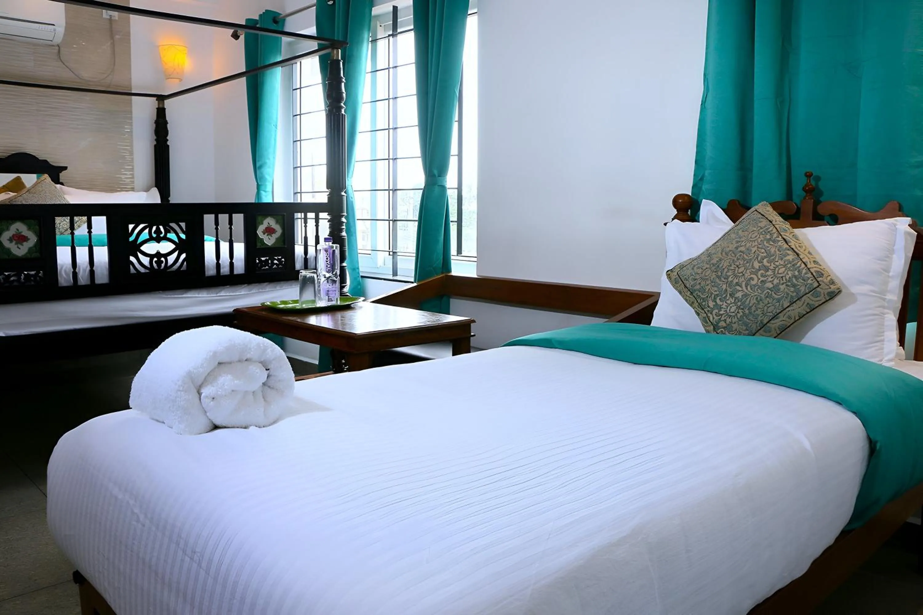 Bed in Le Holiday Inn