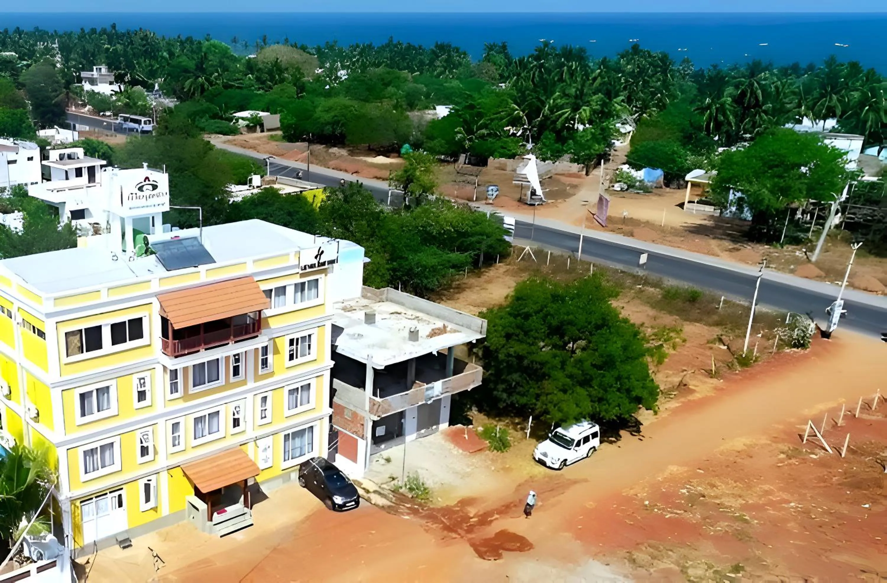 Property building in Le Holiday Inn