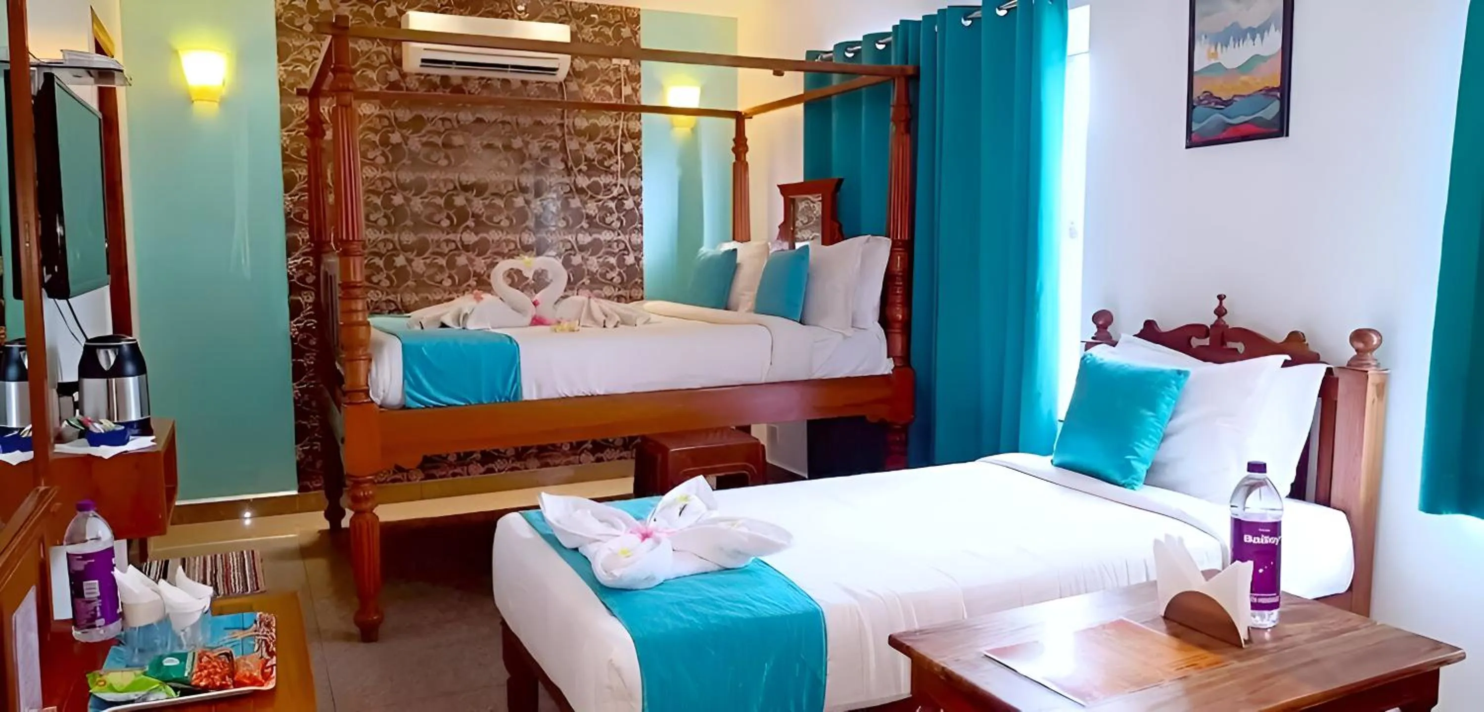 Bed in Le Holiday Inn