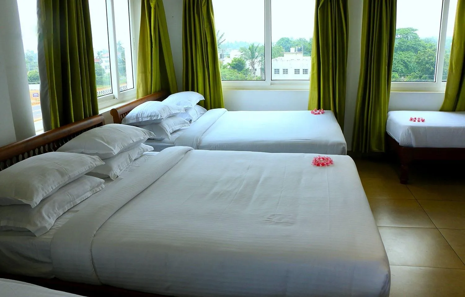 Bed in Le Holiday Inn