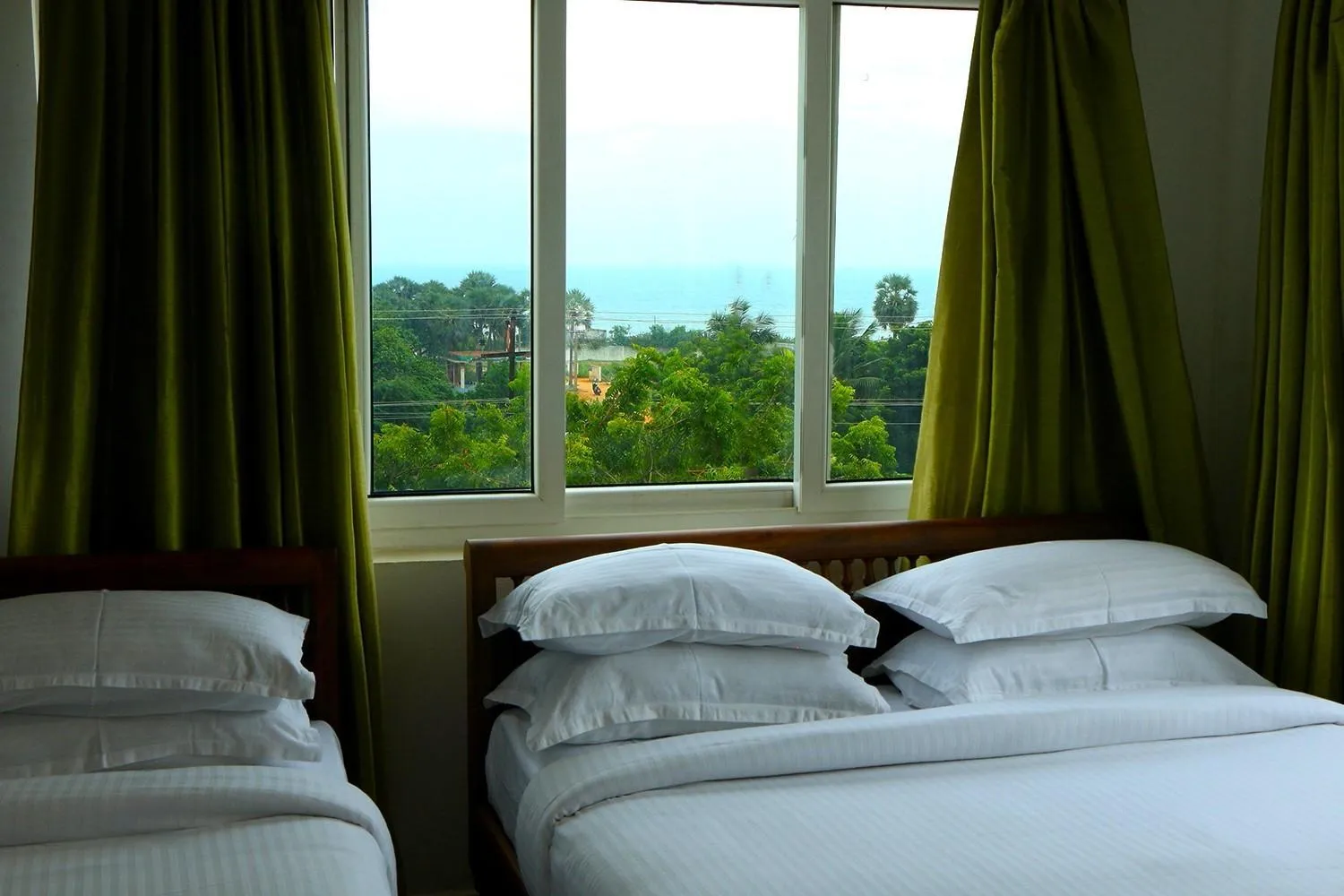 Bed in Le Holiday Inn