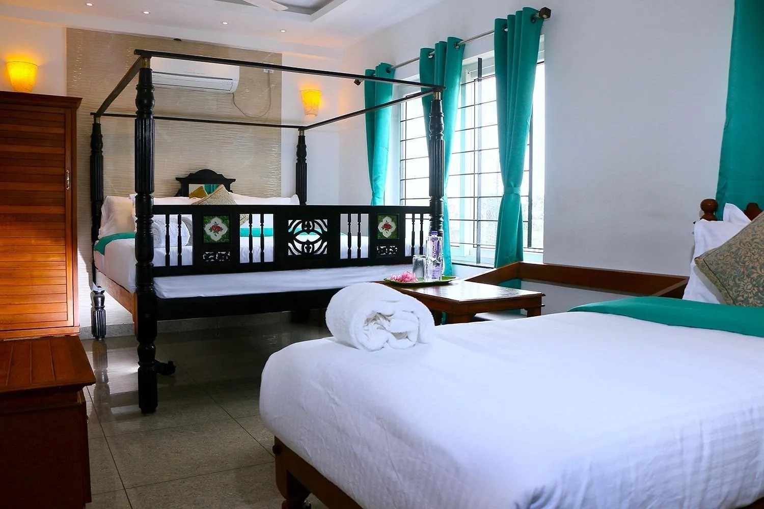 Bed in Le Holiday Inn