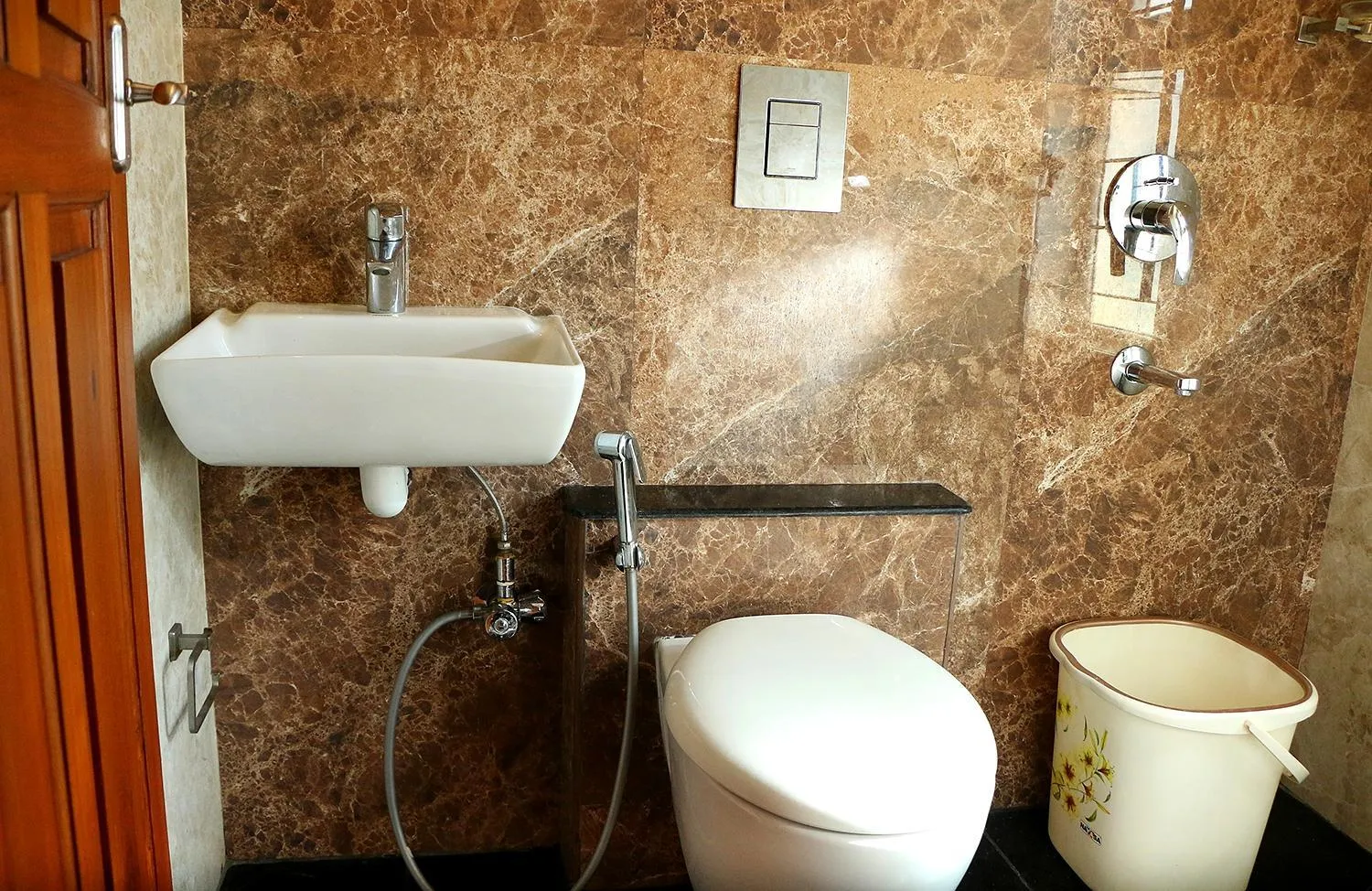 Shower in Le Holiday Inn