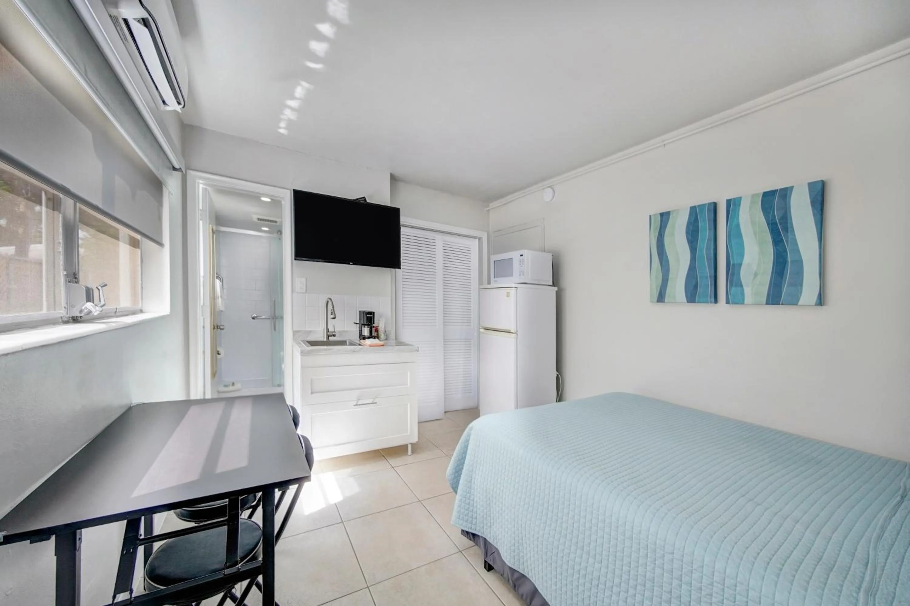 Bed in Ocean Villas of Deerfield