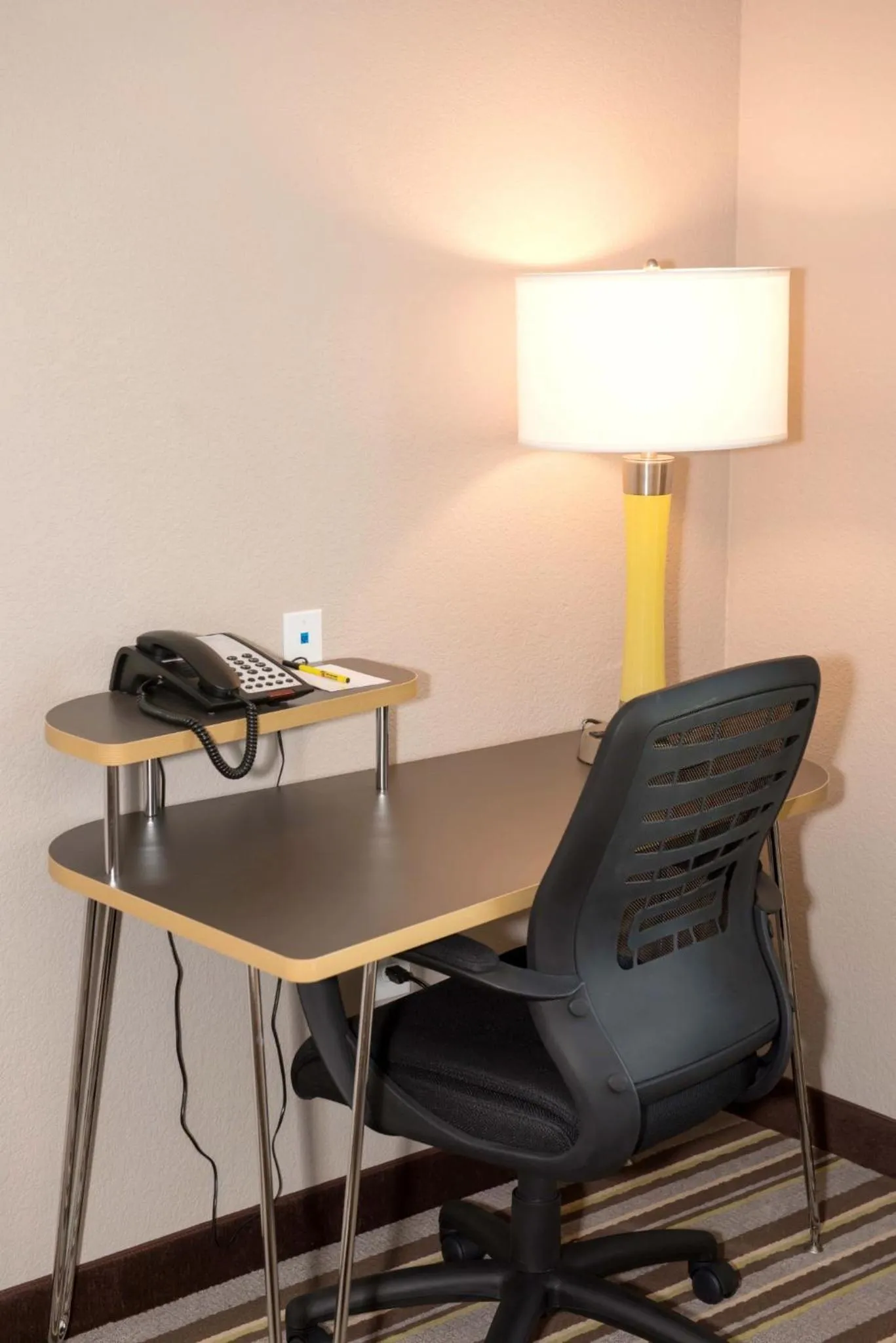 Super 8 by Wyndham Stanton