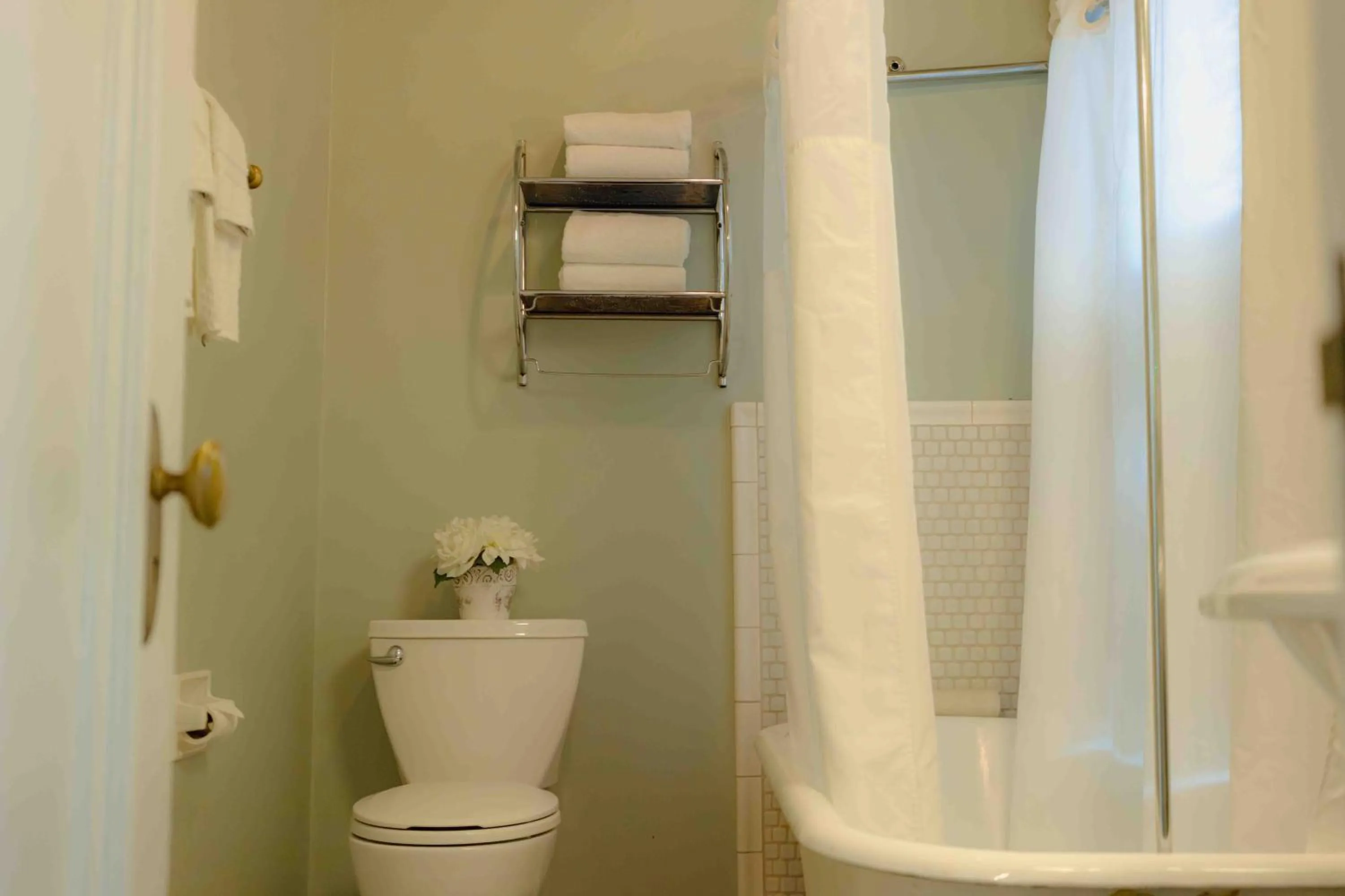 Cabernet House, an Old World Inn