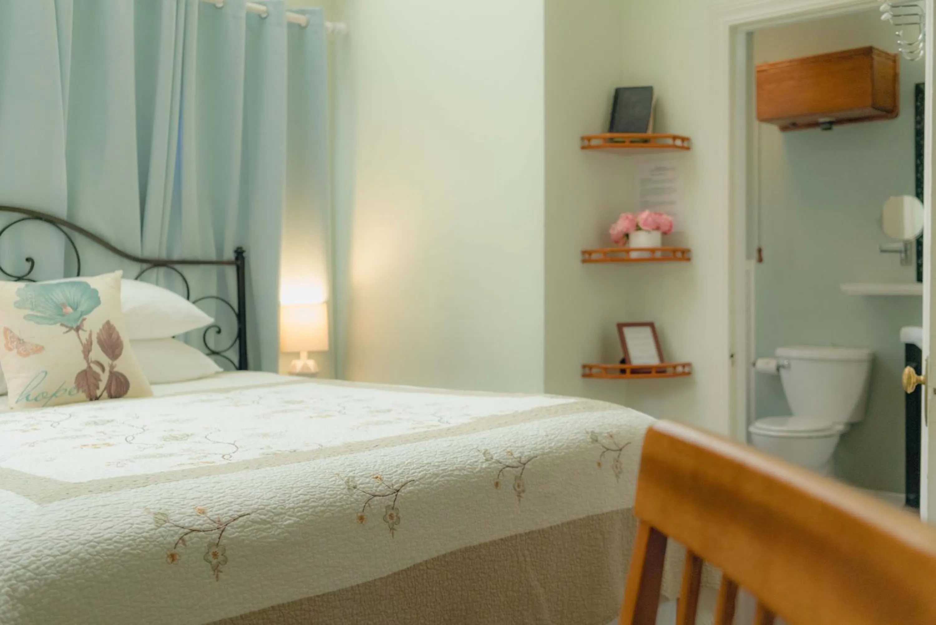 Bed in Cabernet House, an Old World Inn