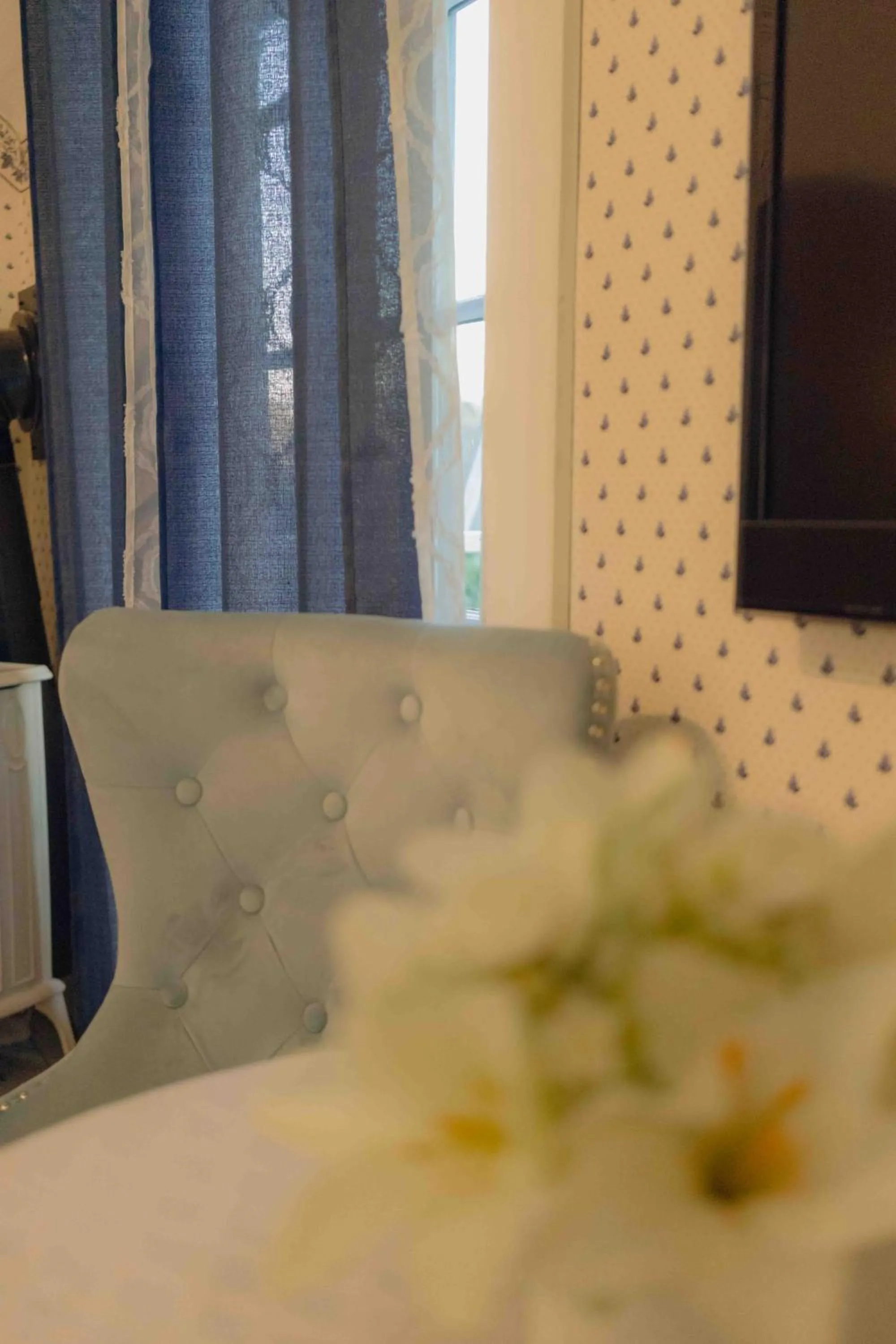 Bed in Cabernet House, an Old World Inn