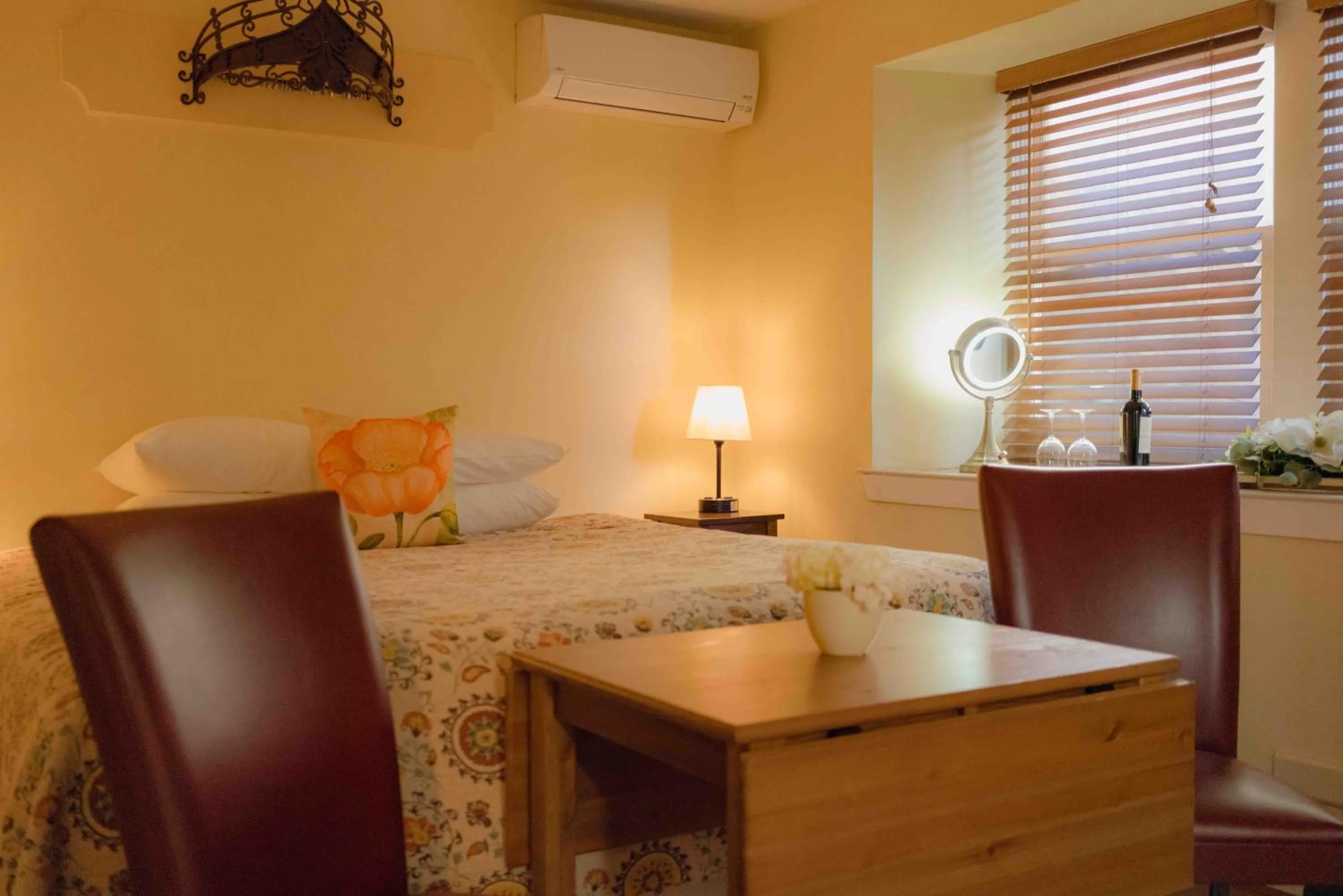 Bed in Cabernet House, an Old World Inn