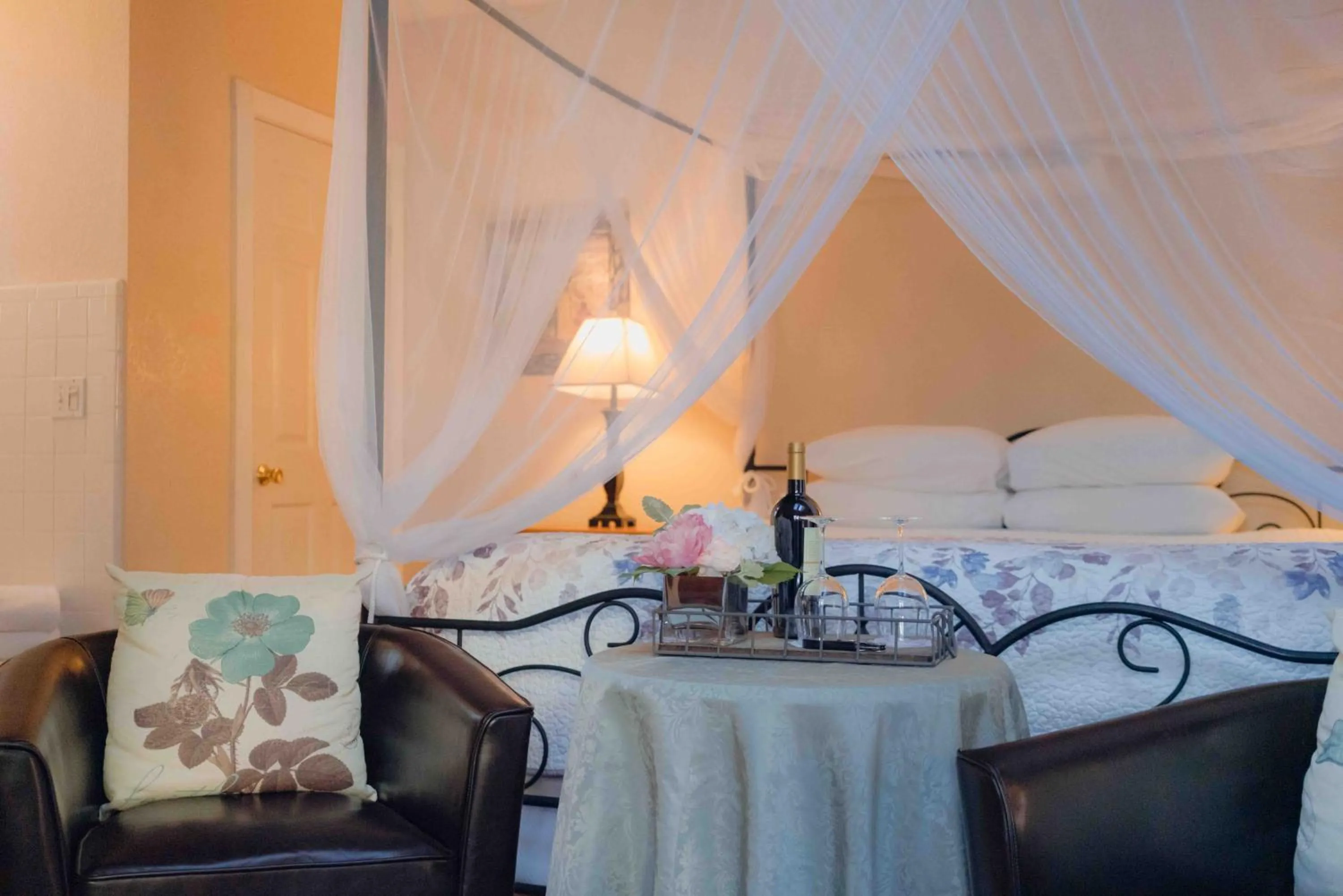 Bed in Cabernet House, an Old World Inn