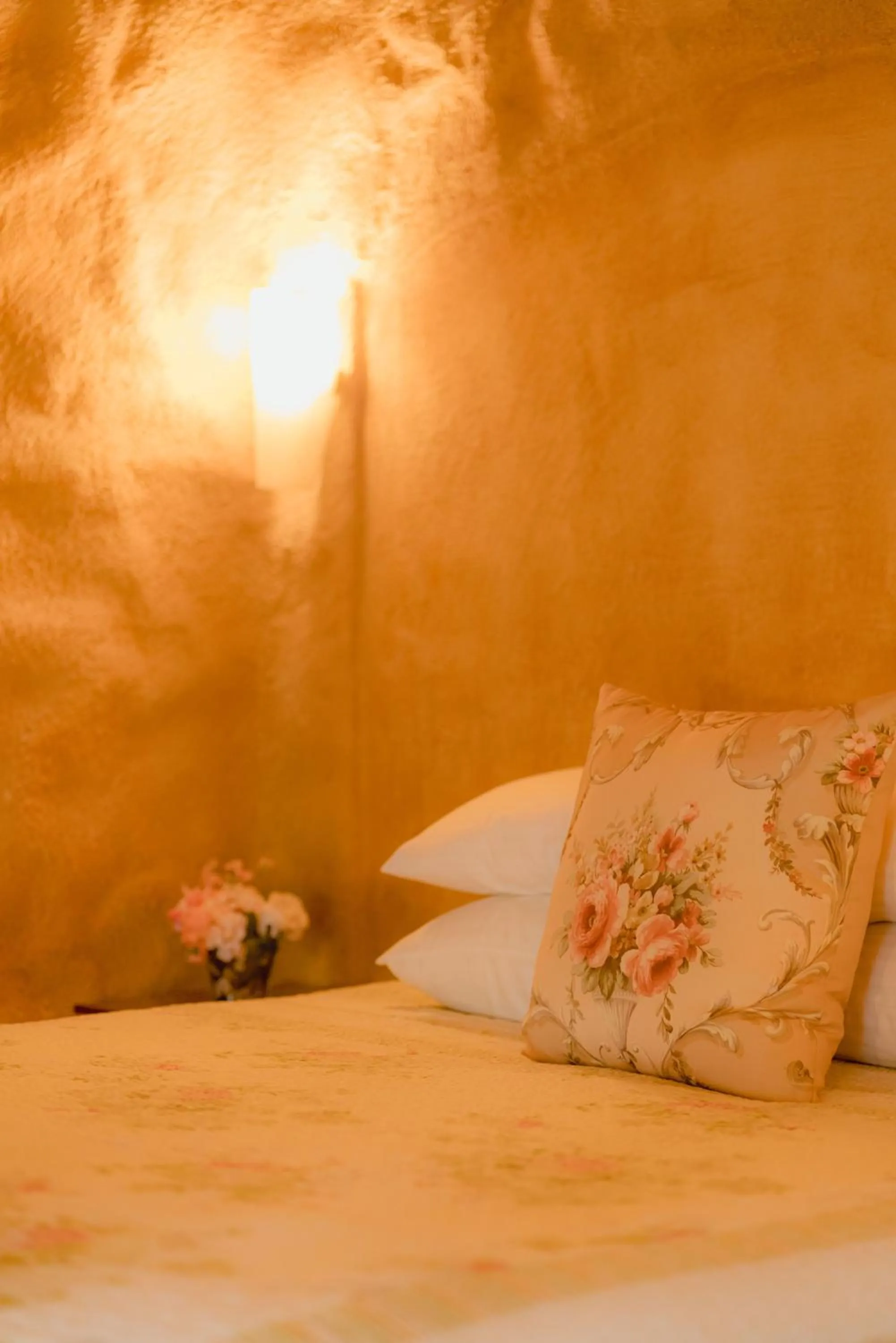 Bed in Cabernet House, an Old World Inn