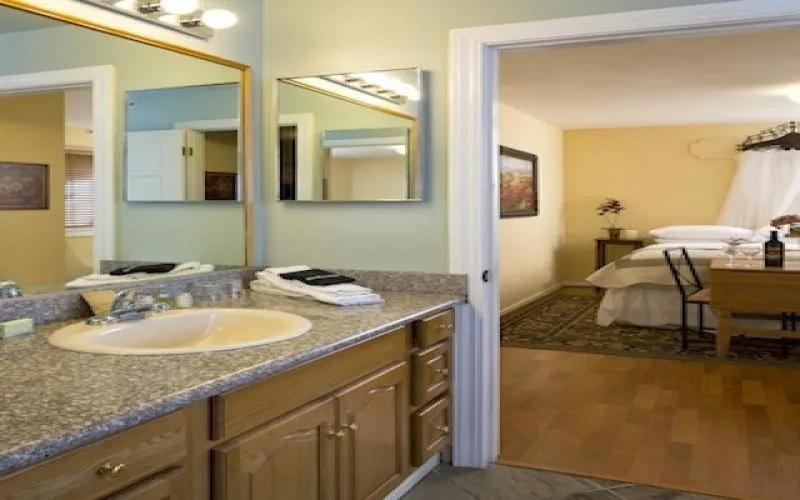 Cabernet House, an Old World Inn