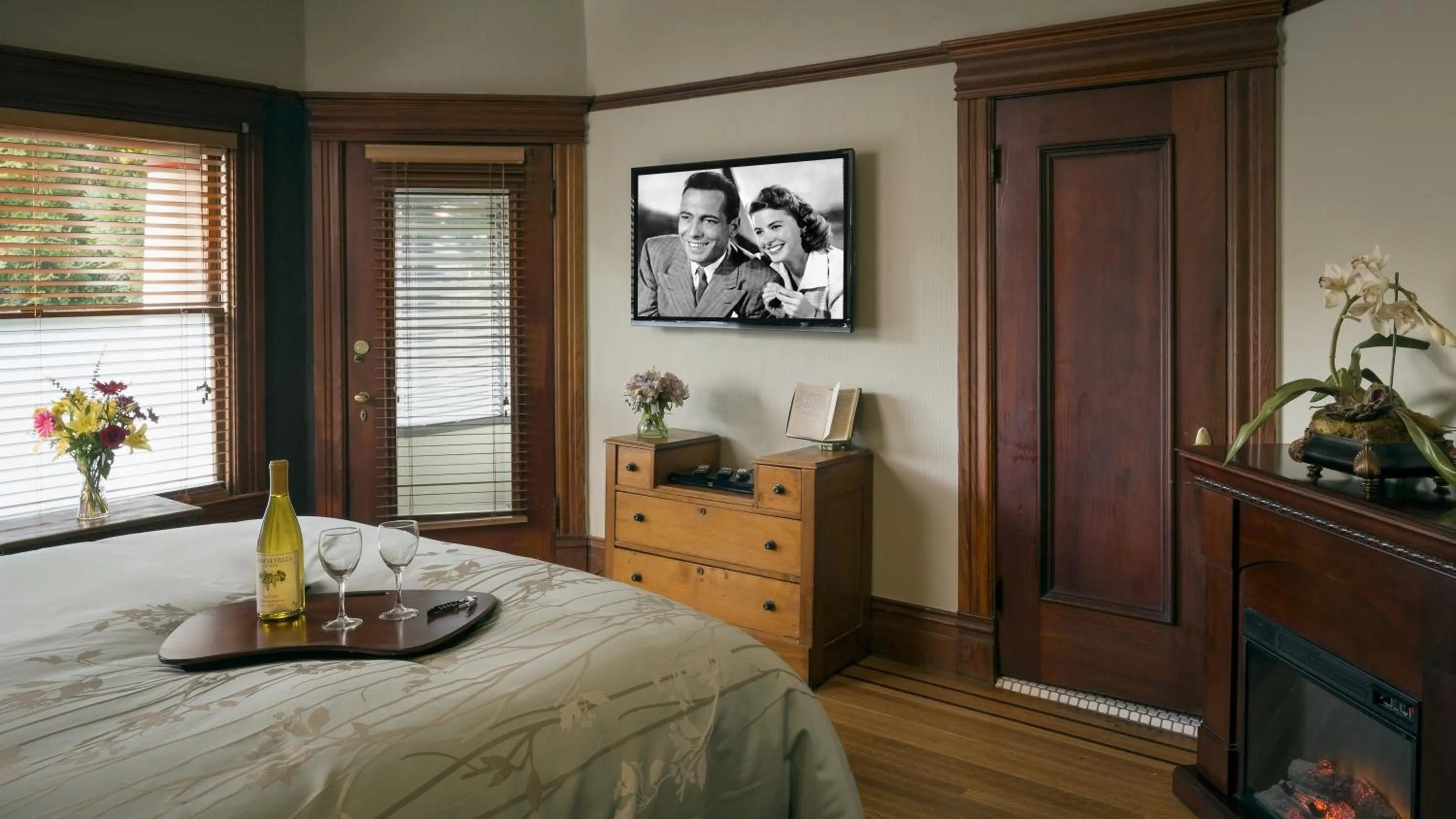 Decorative detail, Bed in Cabernet House, an Old World Inn