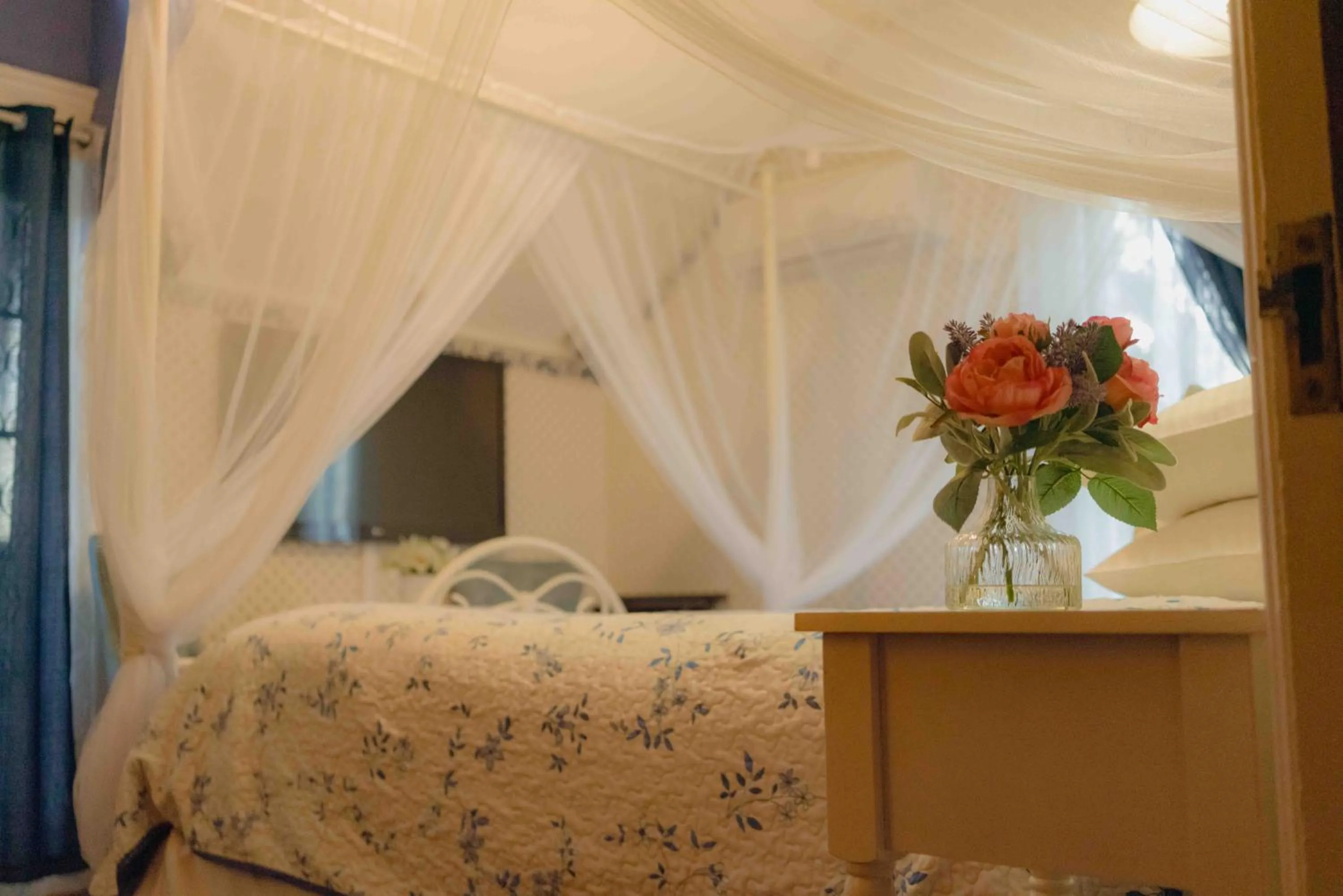 Bed in Cabernet House, an Old World Inn