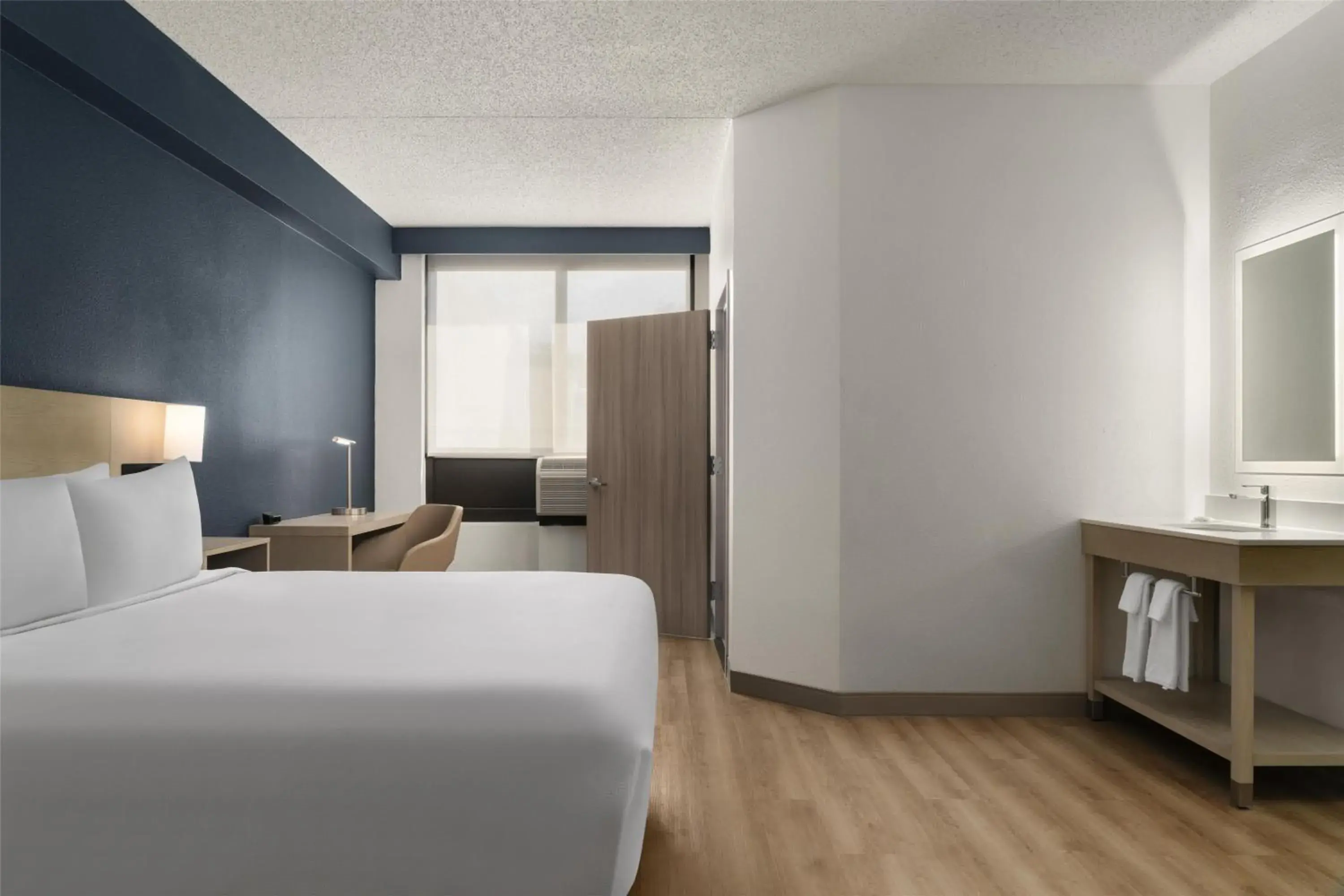 King Room with Sofa Bed and Accessible Tub - Disability Access in Hyatt Place Secaucus Meadowlands King Room with Sofa Bed and Accessible Tub - Disability Access in Hyatt Place Secaucus Meadowlands