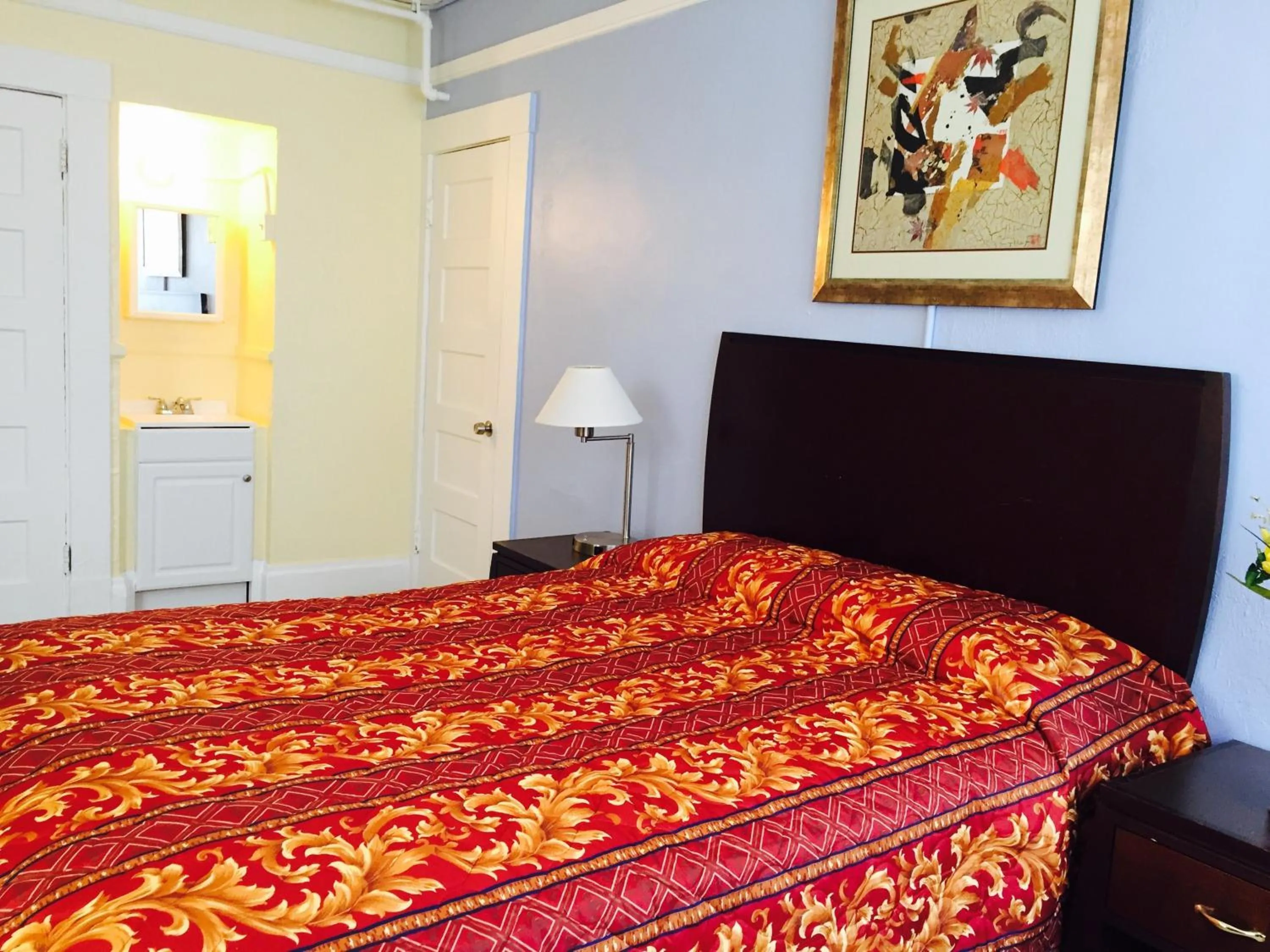 Bed in Aldrich Hotel