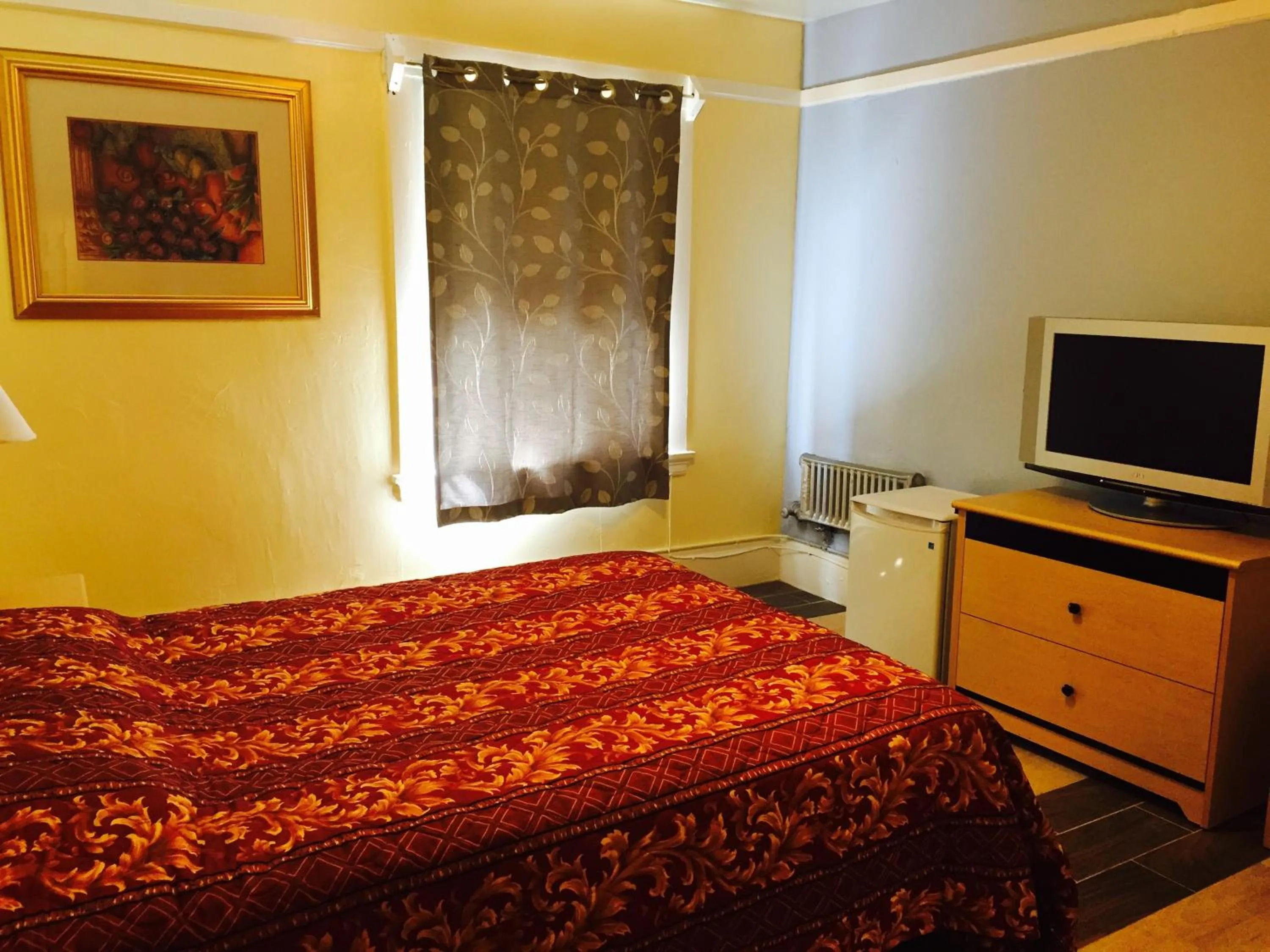 Bed in Aldrich Hotel