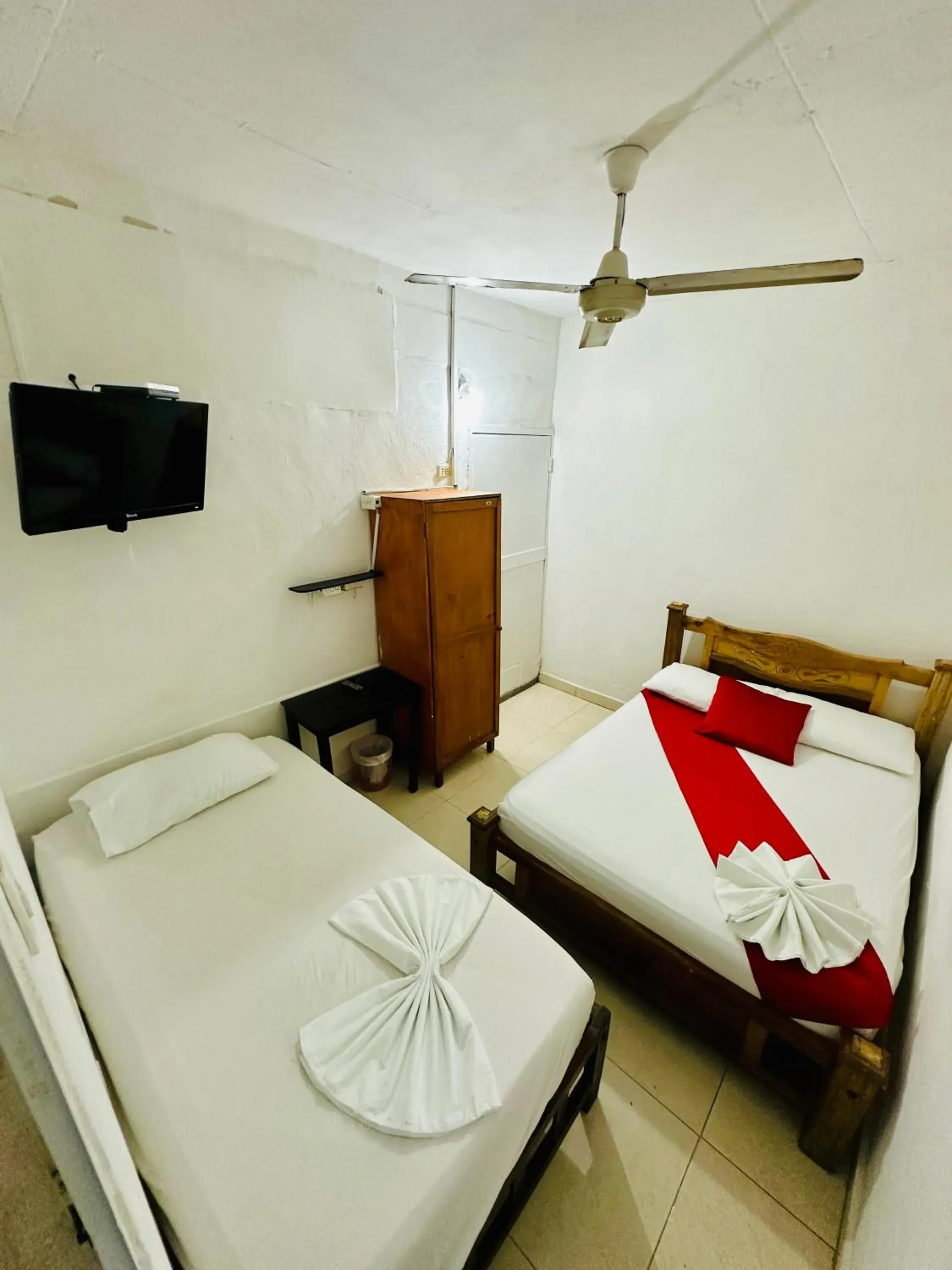 Triple Room with Private Bathroom in Hostal La Española de Getsemani Triple Room with Private Bathroom in Hostal La Española de Getsemani