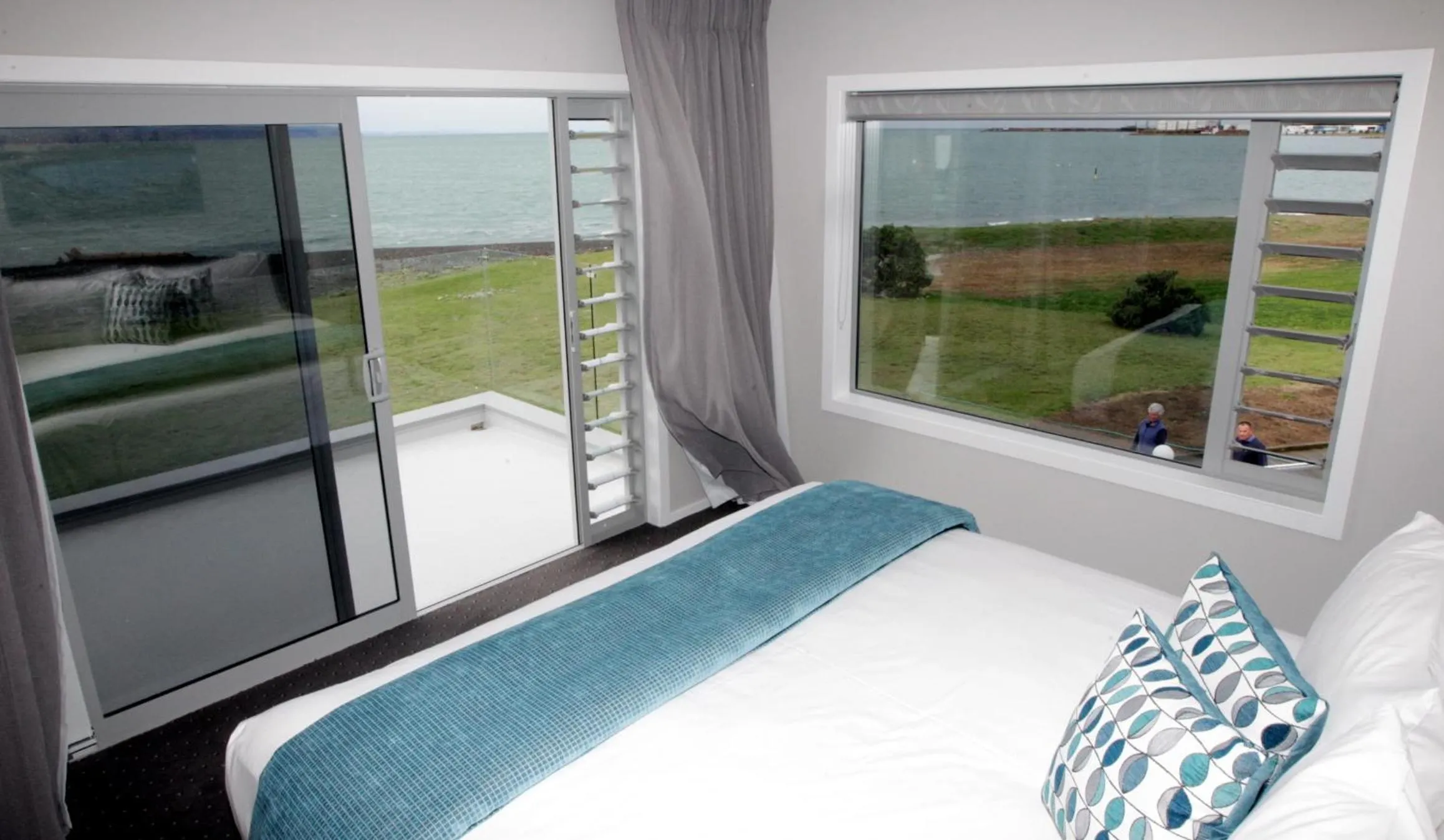 Balcony/Terrace, Bed in East Pier Hotel