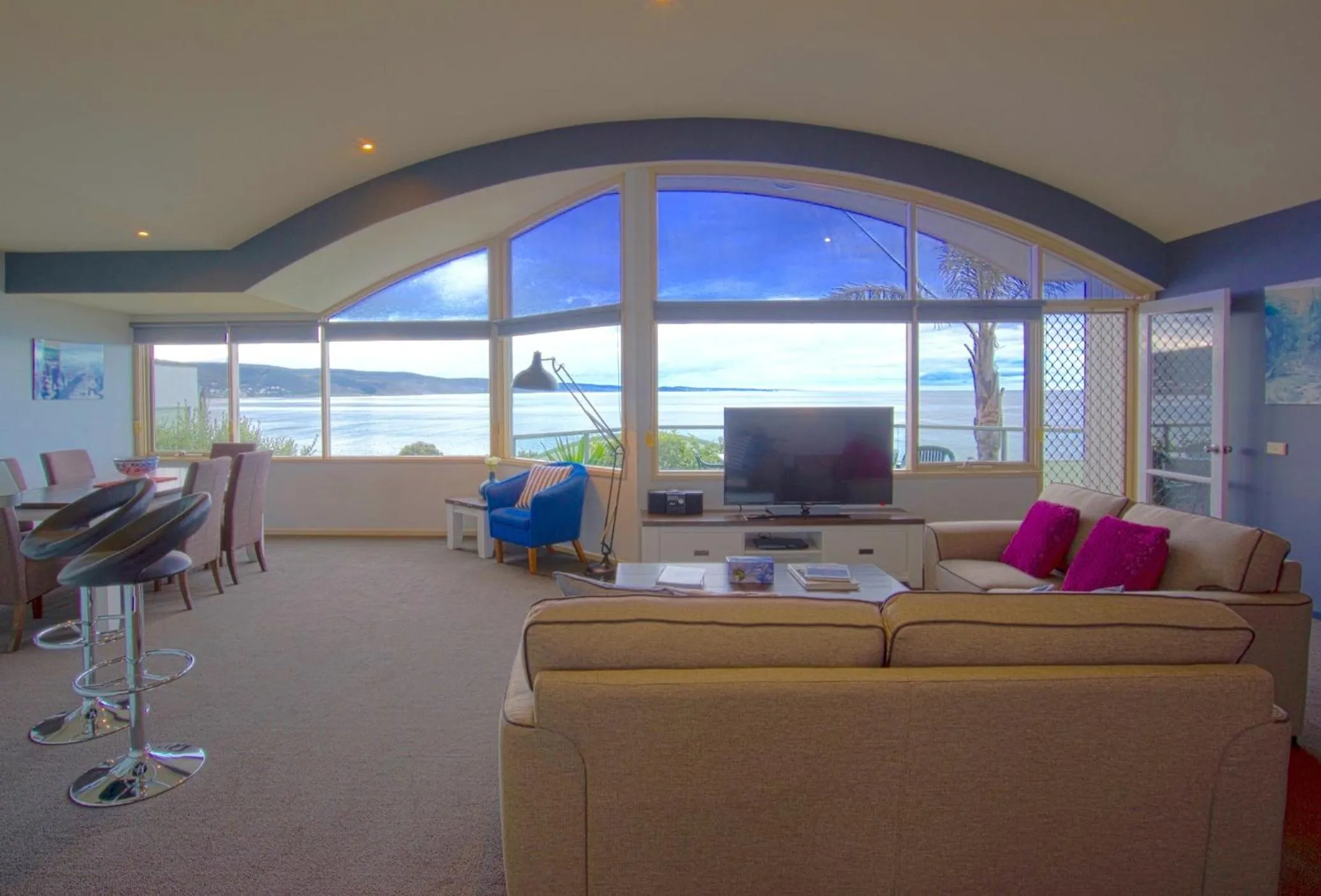 Living room in Pierview Apartments